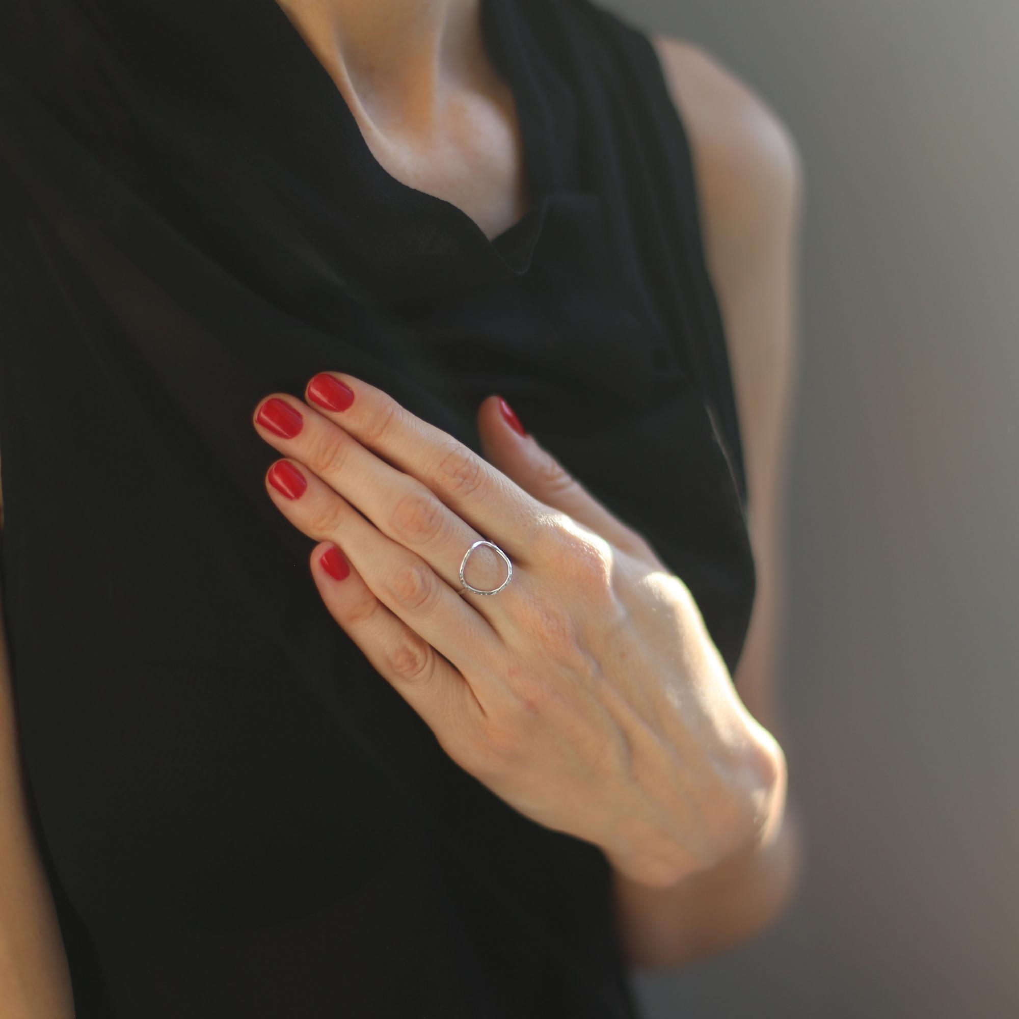 Серебряное кольцо 2P543