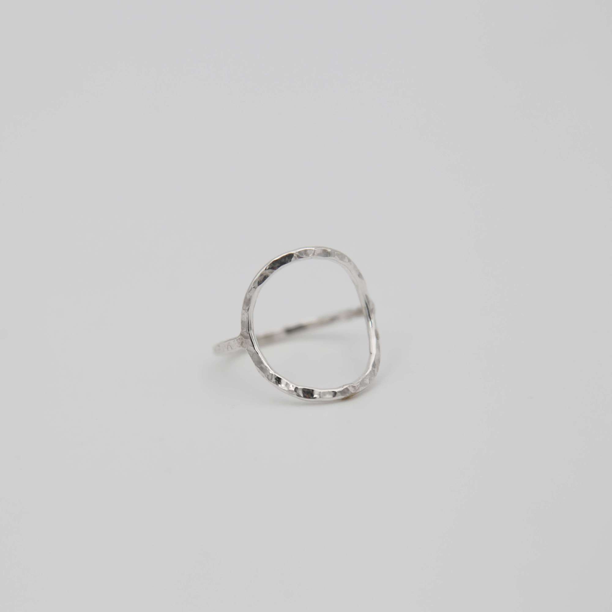 Серебряное кольцо 2P543