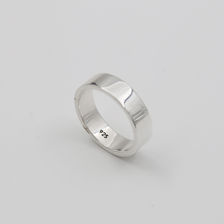 Серебряное кольцо глянцевой отделки 2P622