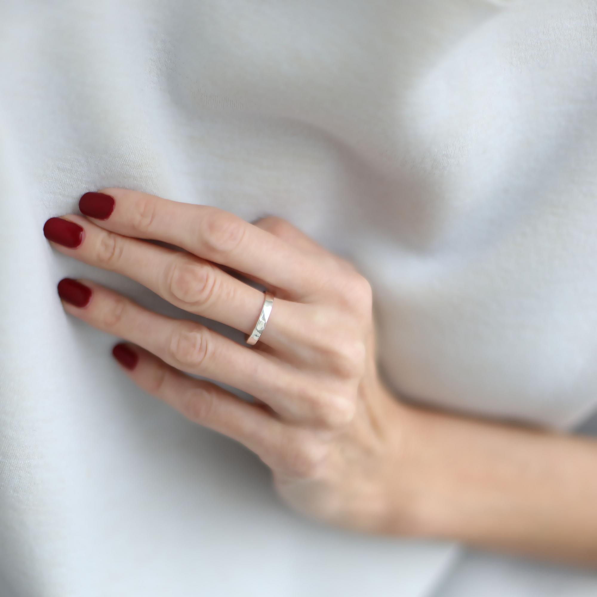 Серебряное чеканное кольцо 2P1062