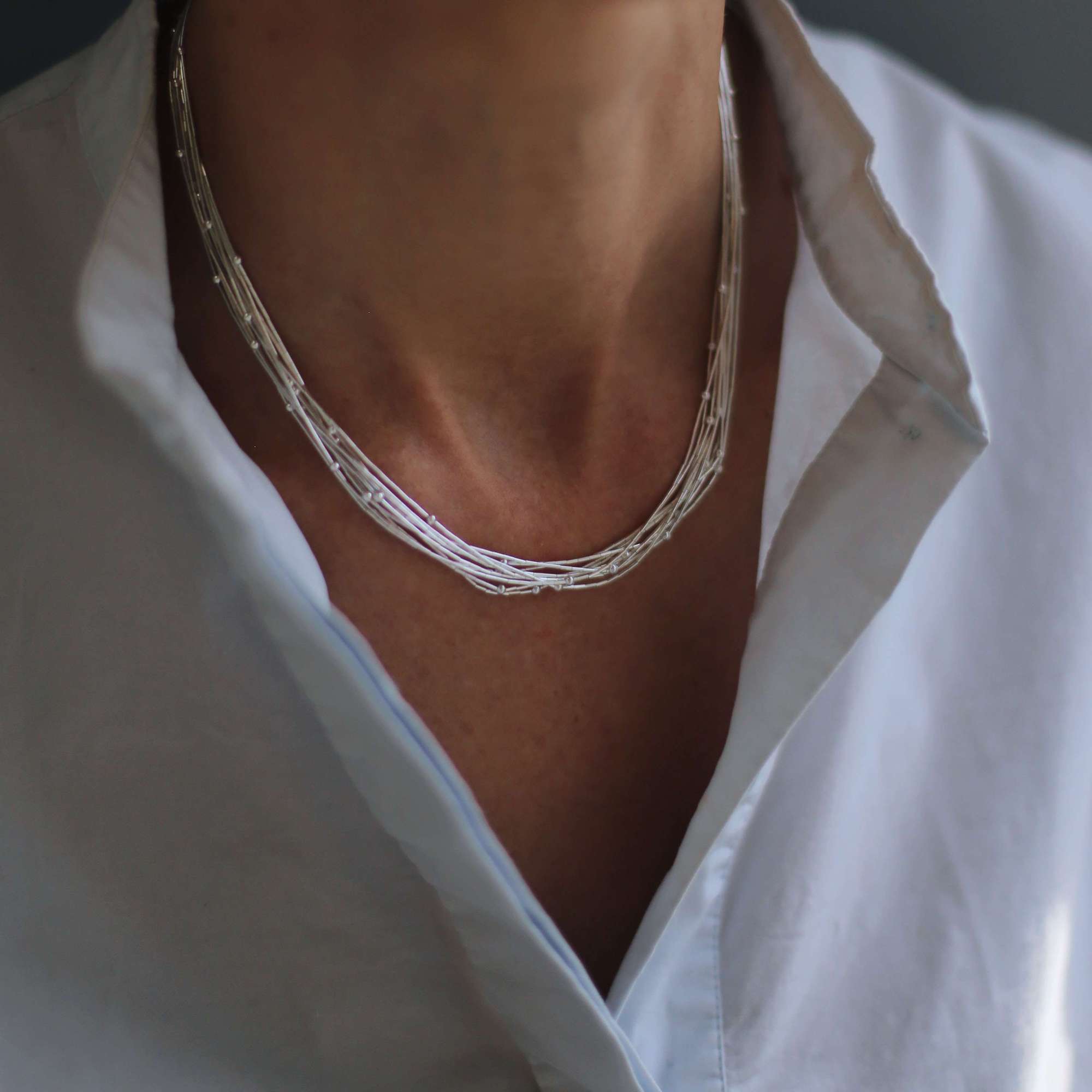Колье из 10 серебряных нитей  4P509