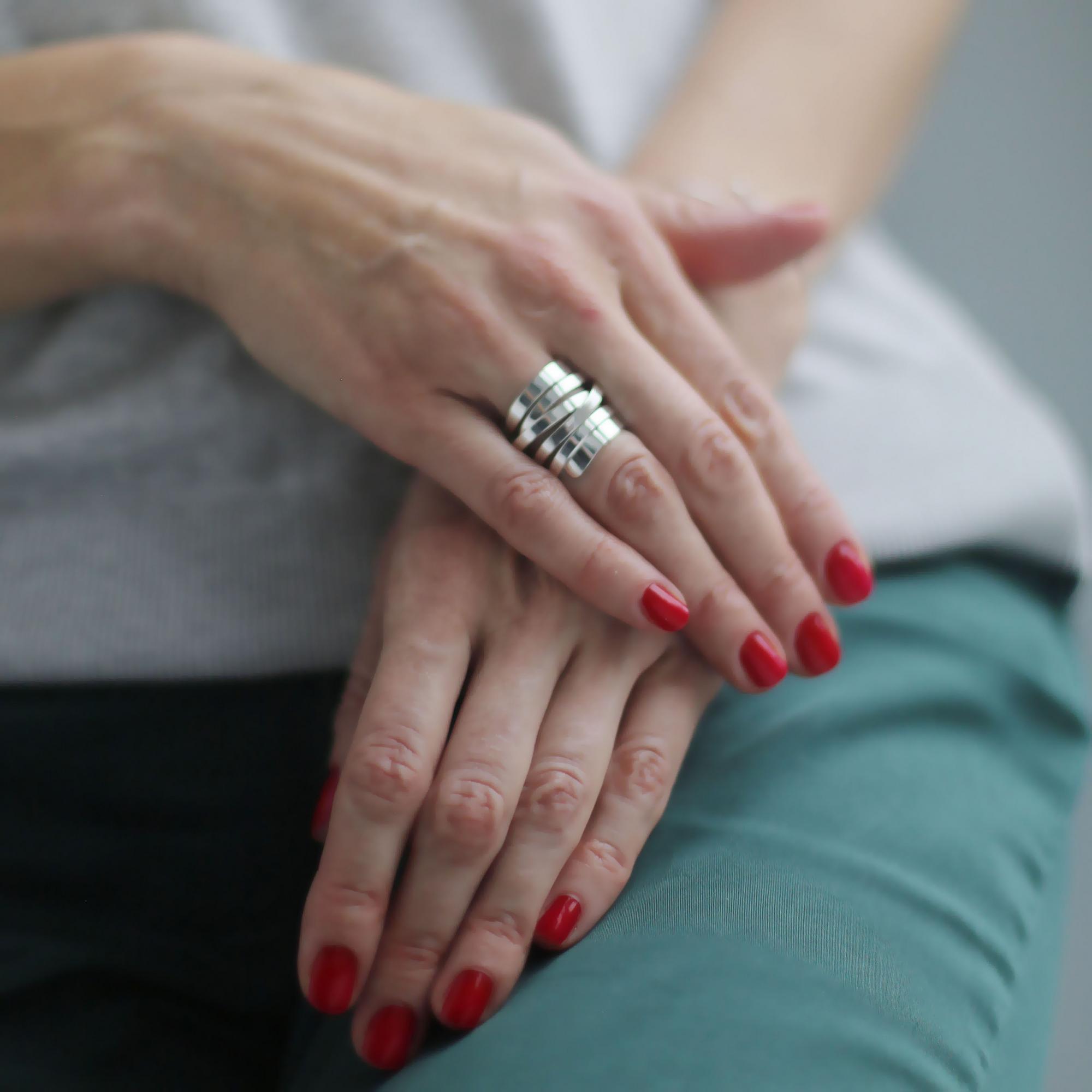 Серебряное кольцо  2P23-1