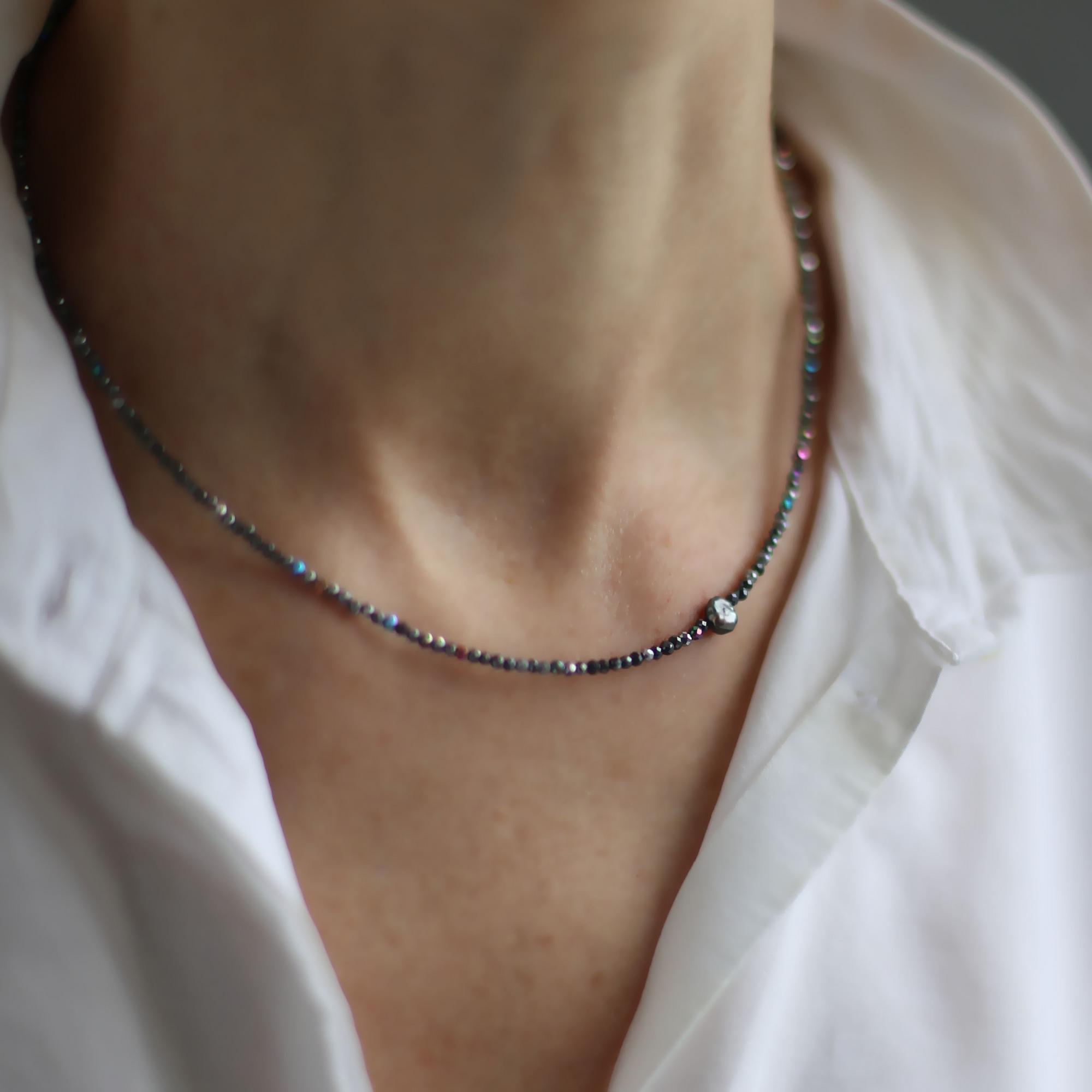 Колье-чокер из гематита мультицвет с жемчужиной  4P656