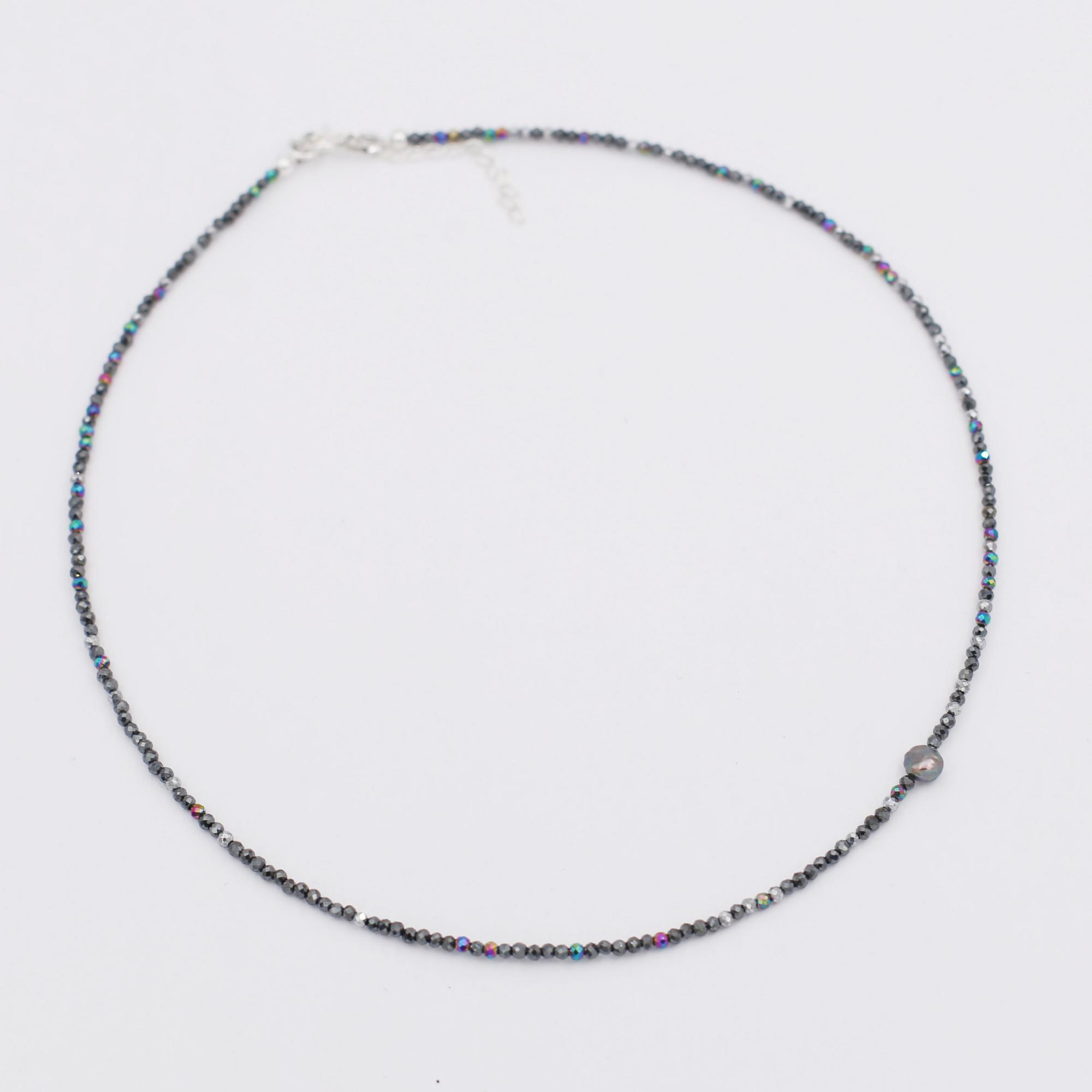 Колье-чокер из гематита мультицвет с жемчужиной  4P656