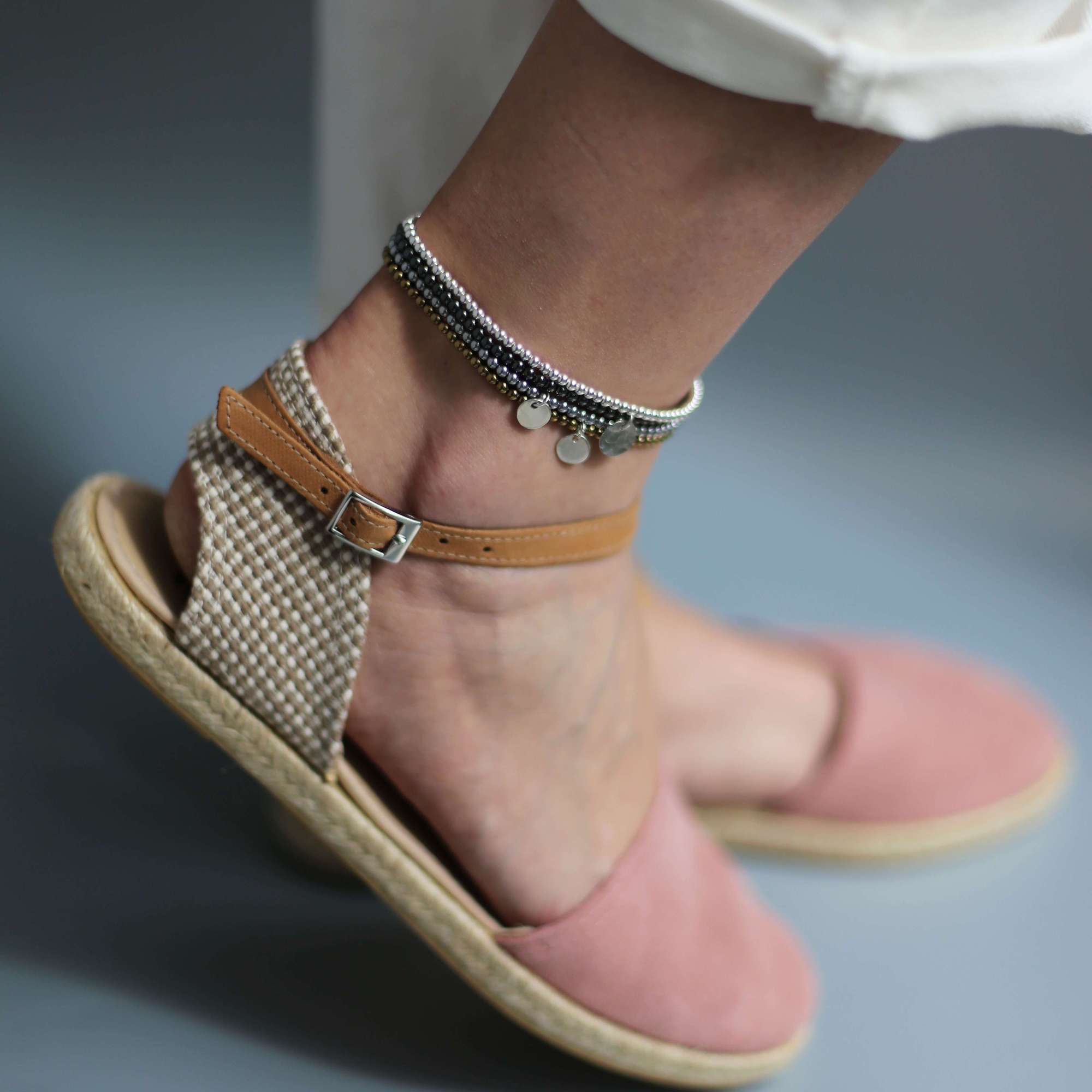 Анклет на ногу из гематита серебряного цвета 8P27