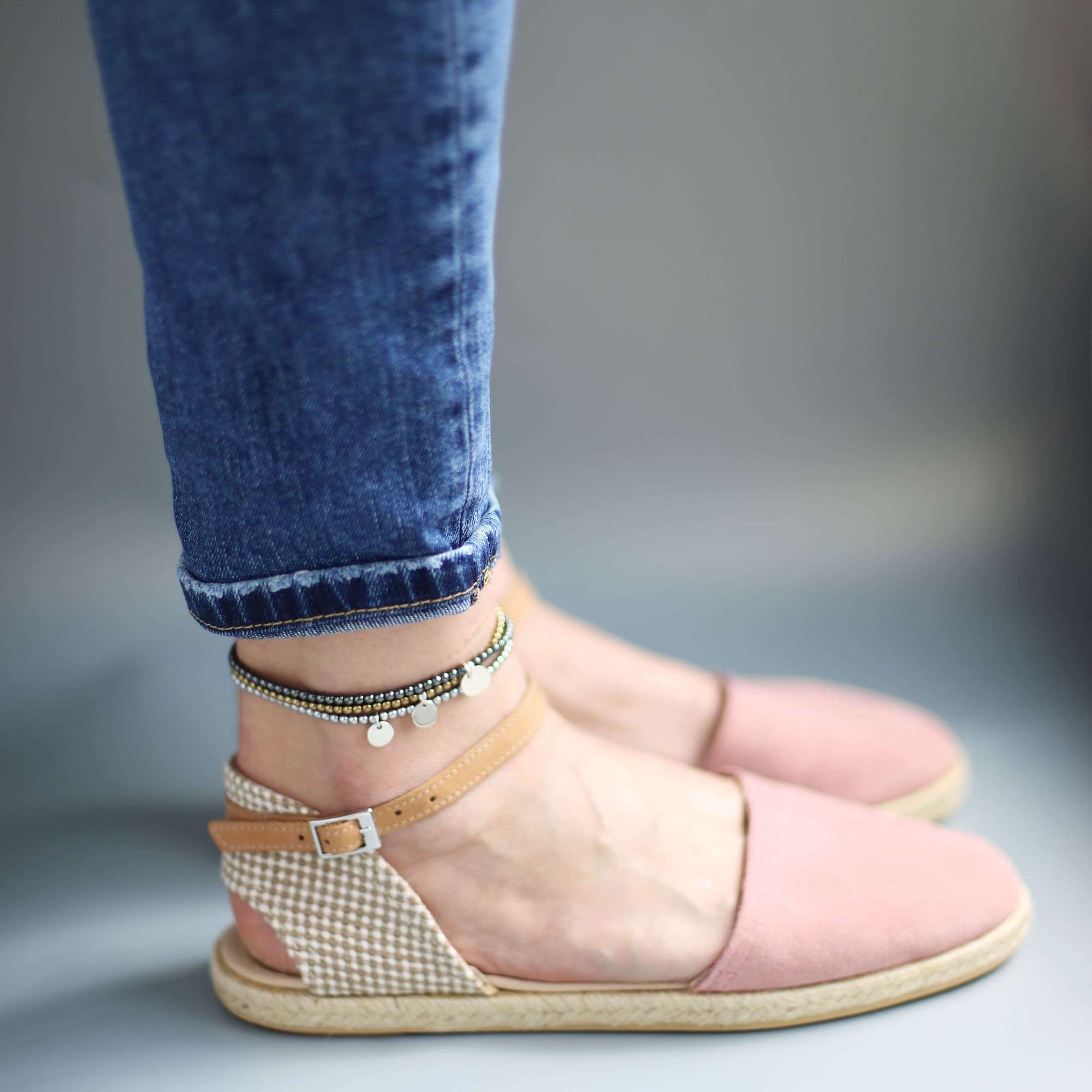 Анклет на ногу из гематита золотого цвета 8P28