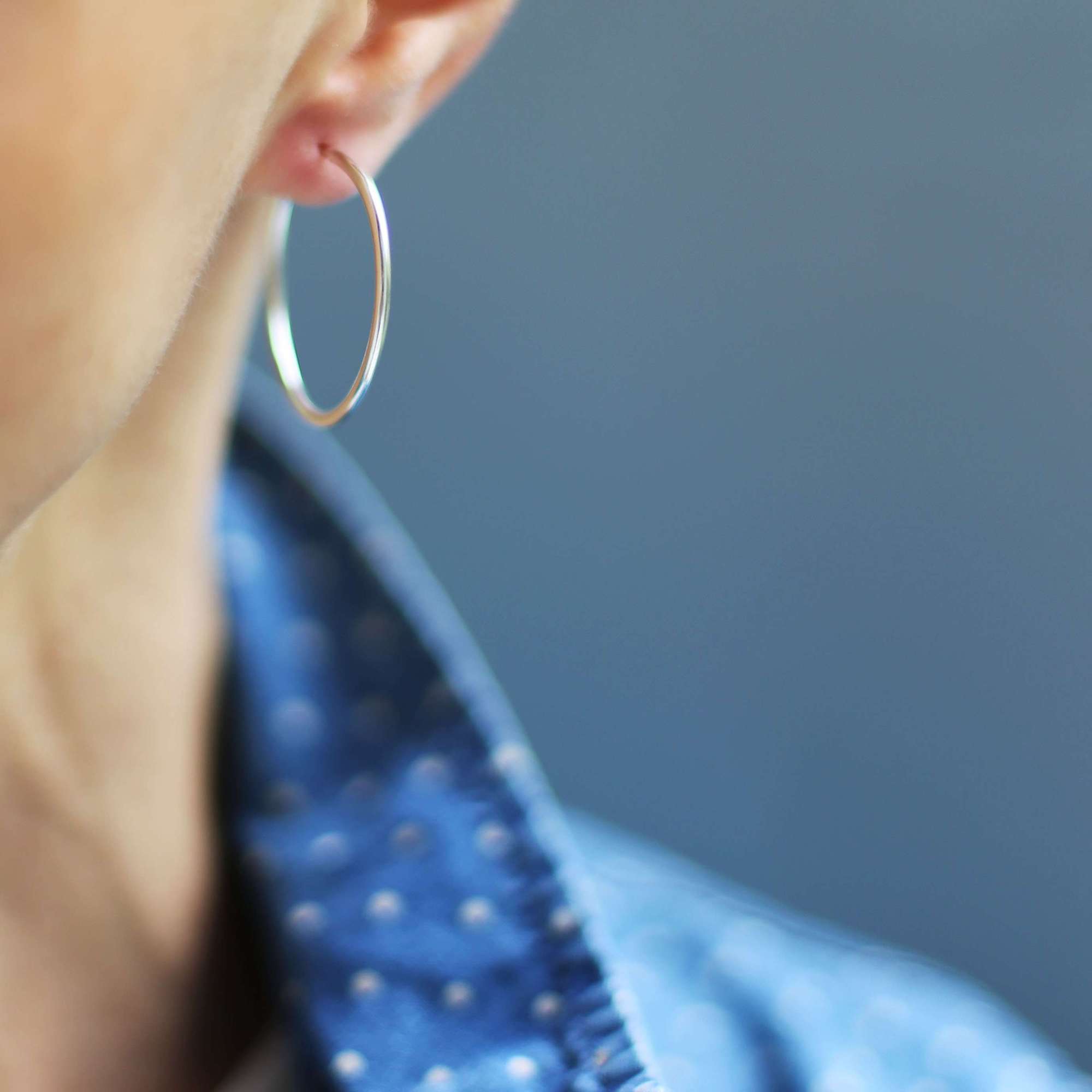 Серебряные серьги-кольца средние  1P2098