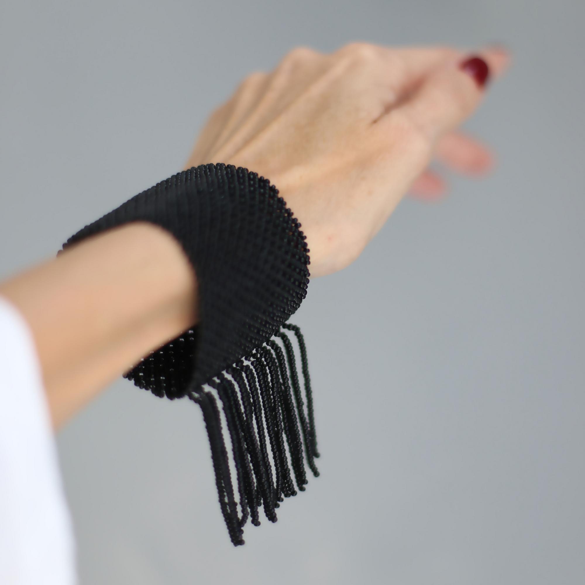 Браслет из бисера Уичоли с бахромой 3P359