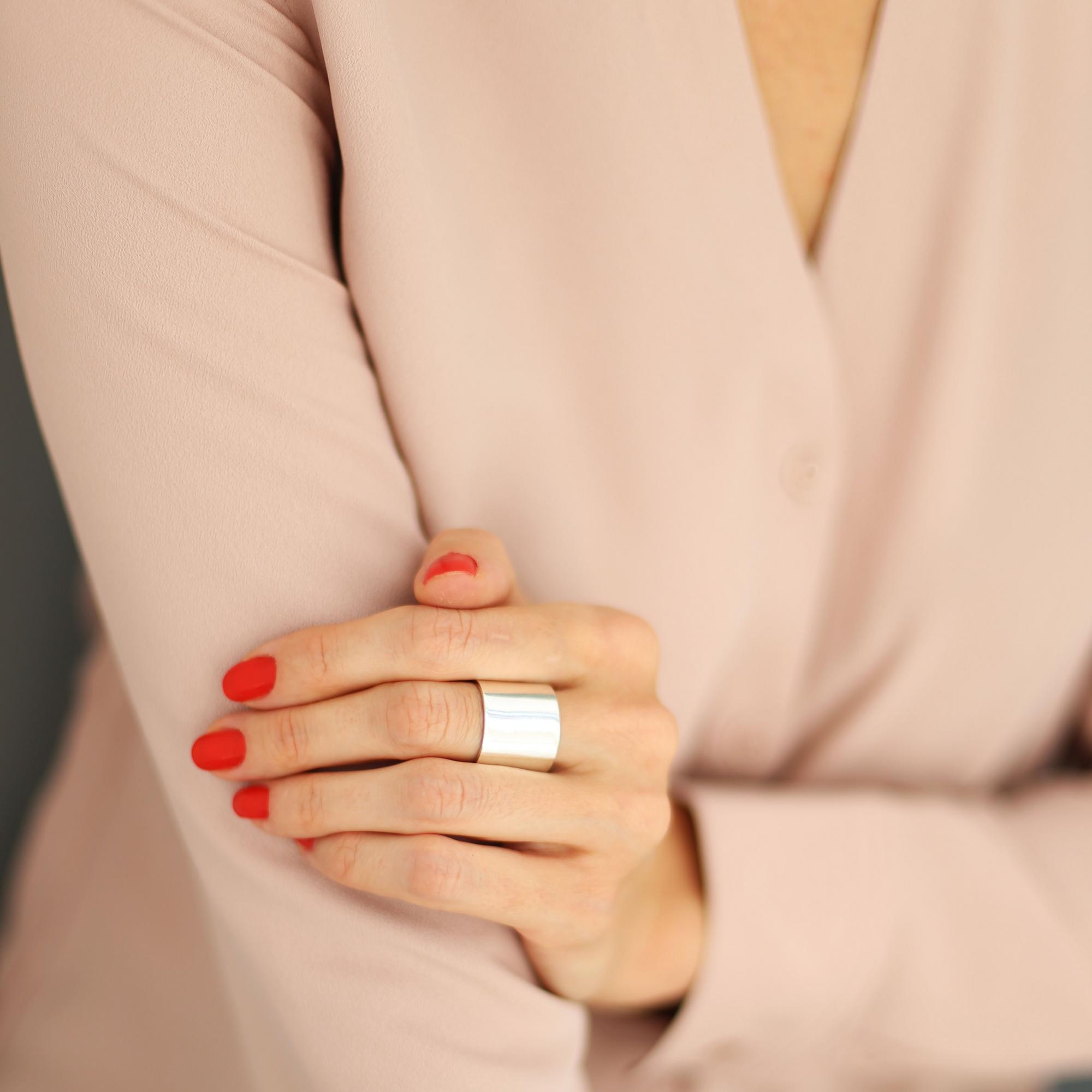 Серебряное кольцо глянцевой отделки 2P1104