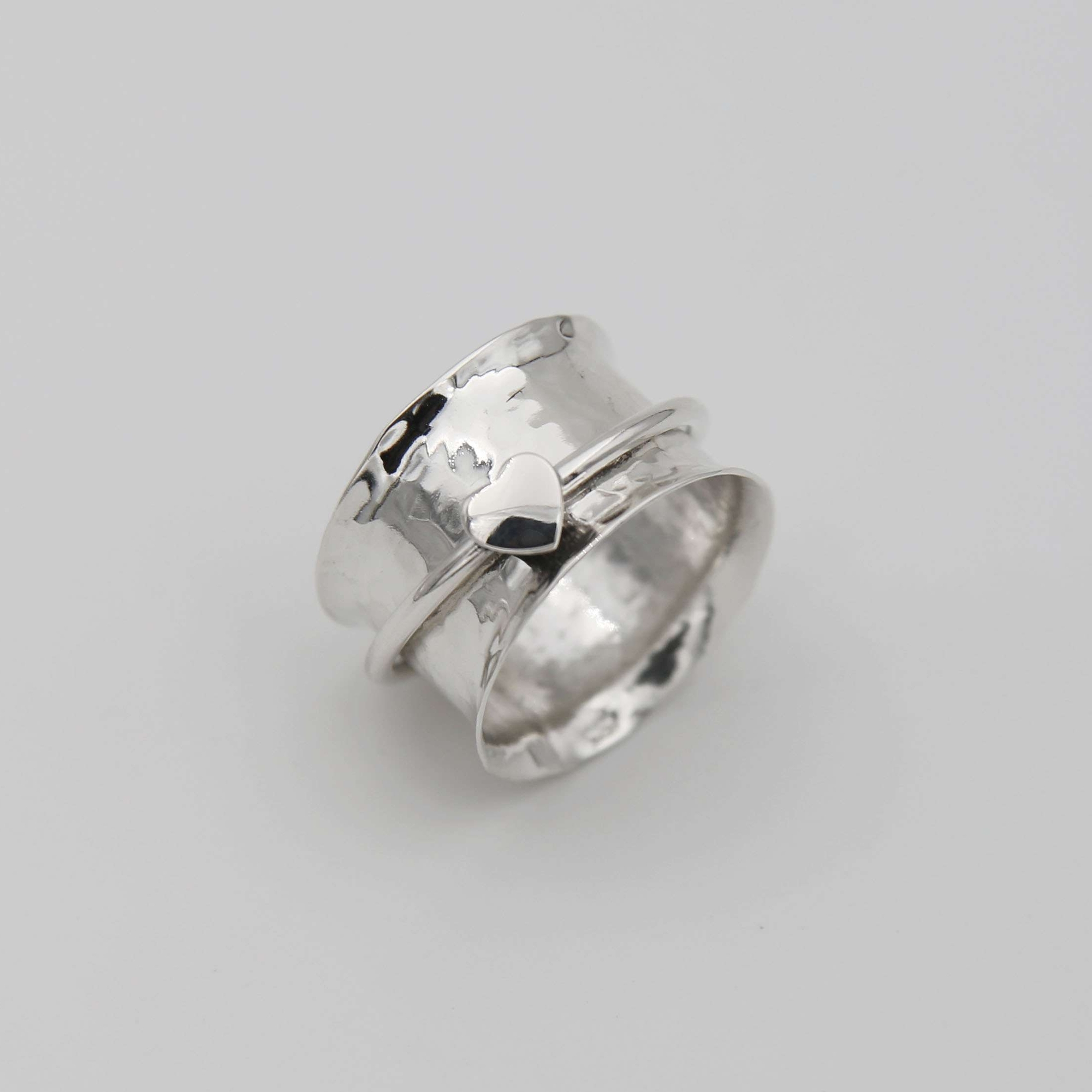 Серебряное кольцо с вращающимся сердечком 2P955