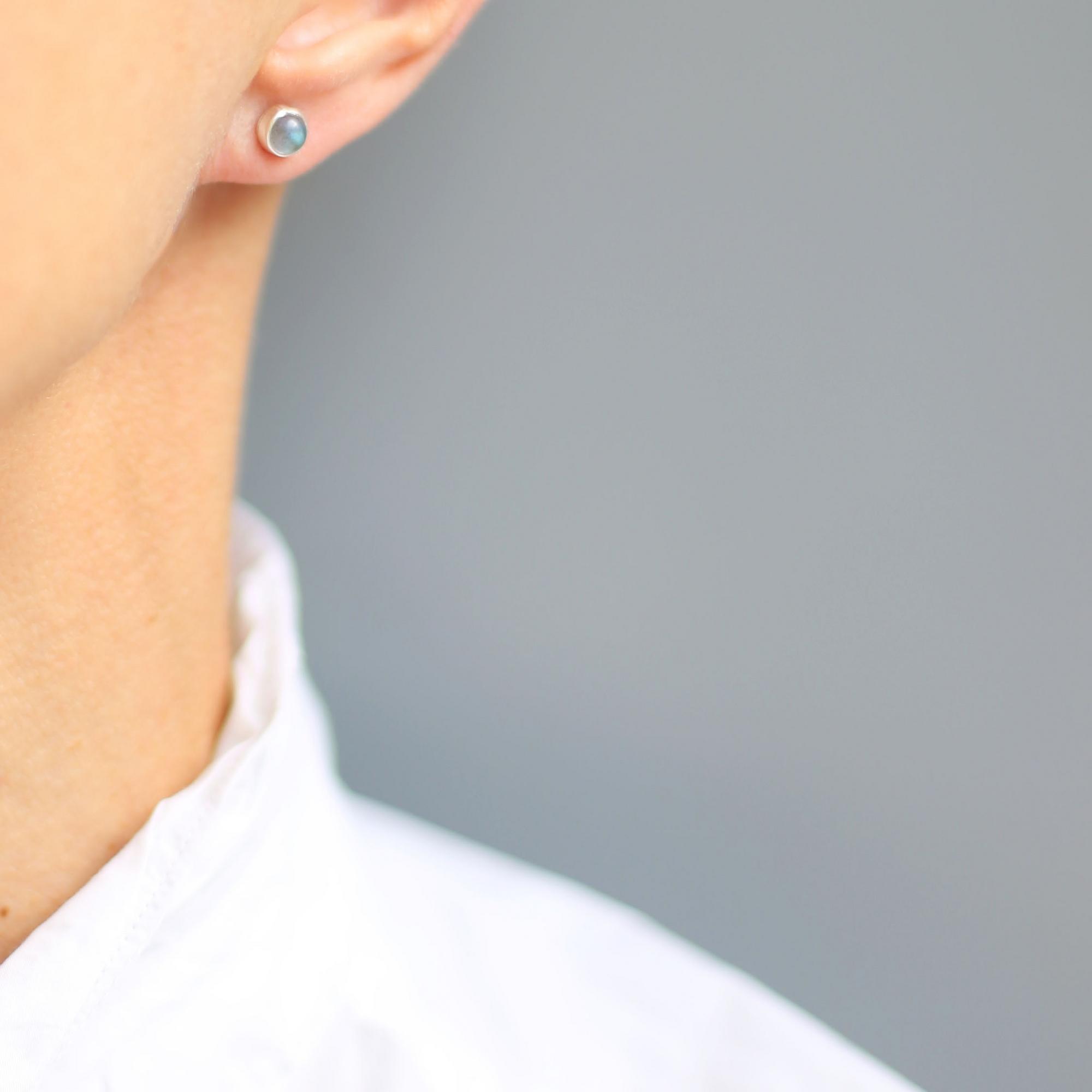 Серьги-гвоздики с лабрадоритом 1P2321