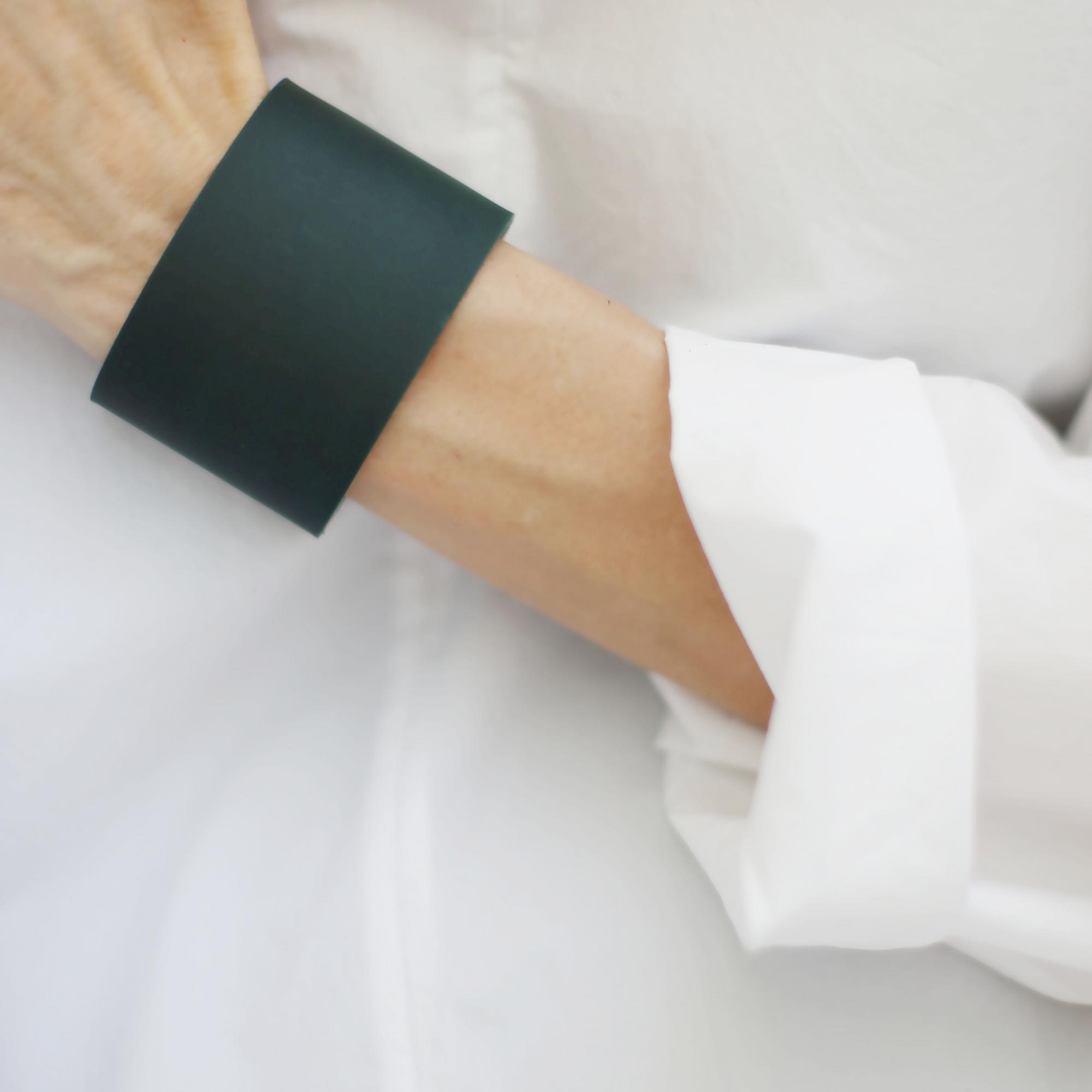 Кожаный браслет цвет Хвоя 3P477