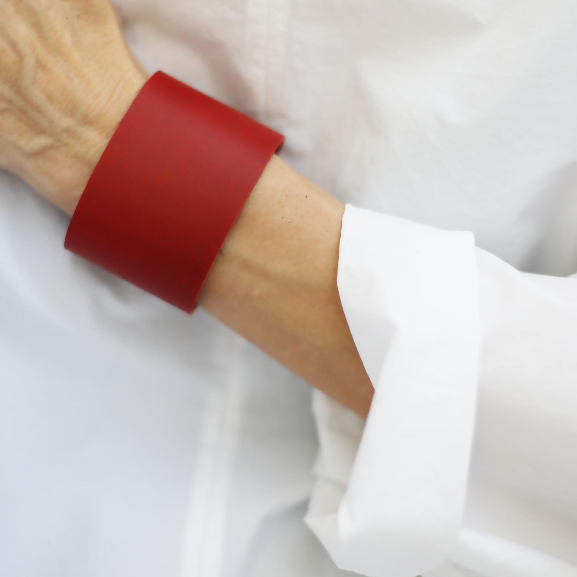 Кожаный браслет цвет Красный 3P486