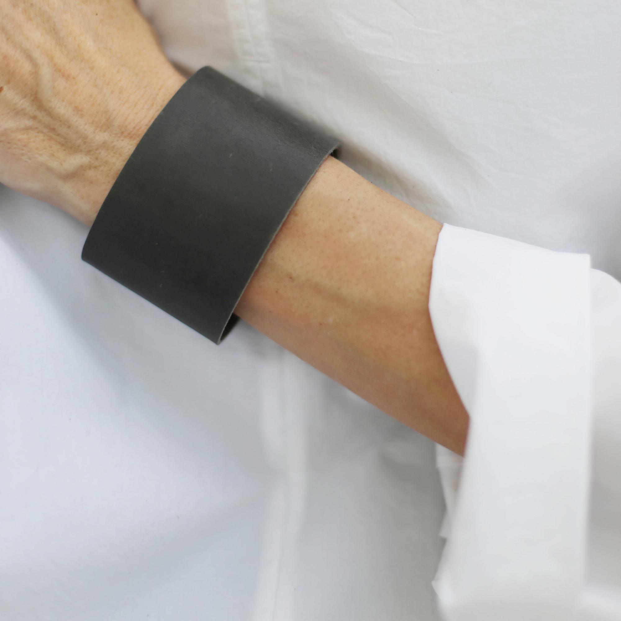 Кожаный браслет цвет Графит 3P483