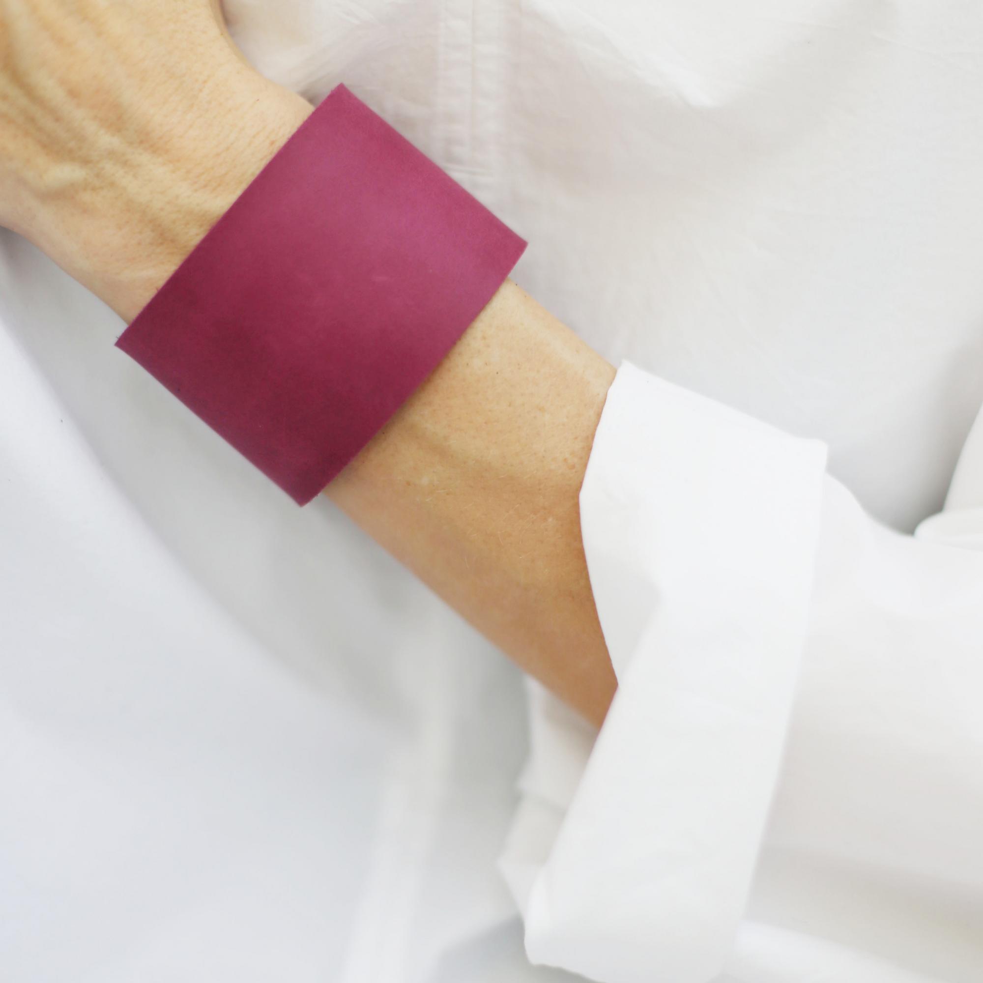 Кожаный браслет цвет Малина 3P485