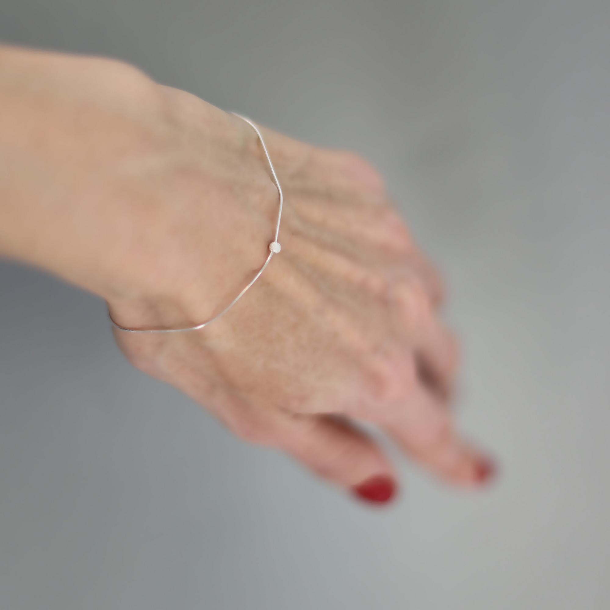 Браслет с сатиновым шариком 3P501