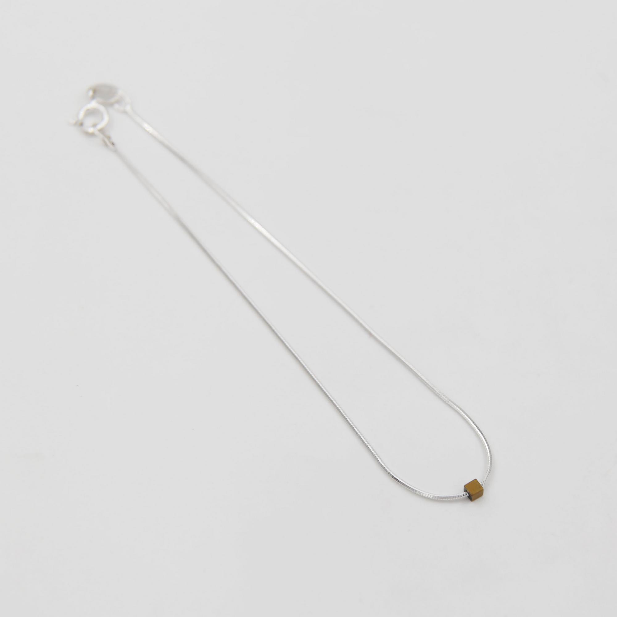 Браслет с гематитовым кубиком 3P508