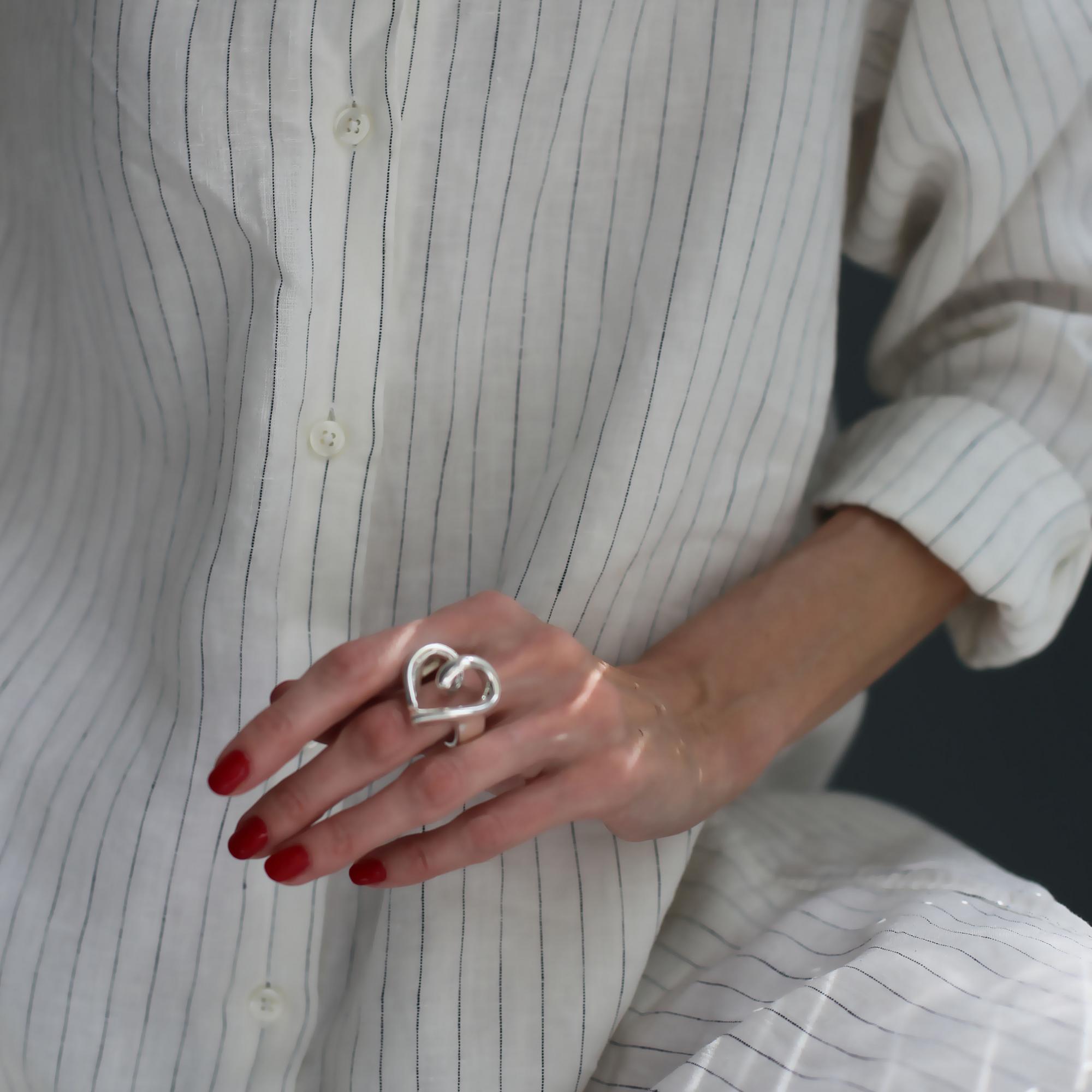 Серебряное кольцо Сердце большое 2P1075