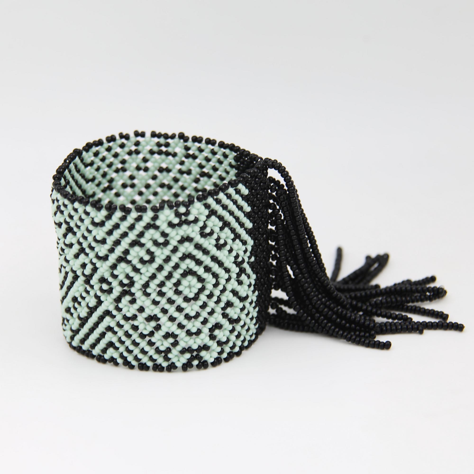 Браслет из бисера Уичоли с бахромой 3P568