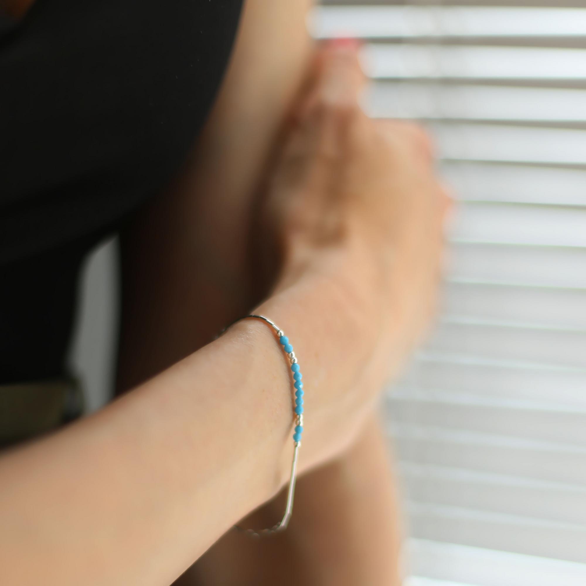 Браслет-нить с голубым агатом 3P573