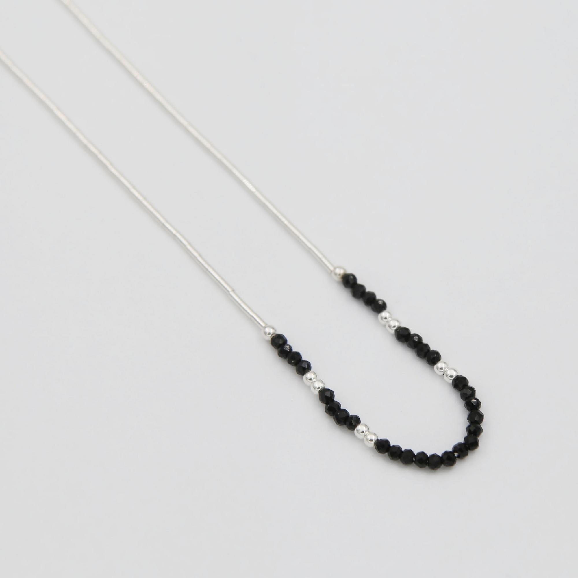 Серебряная нить с чёрным ониксом 4P886