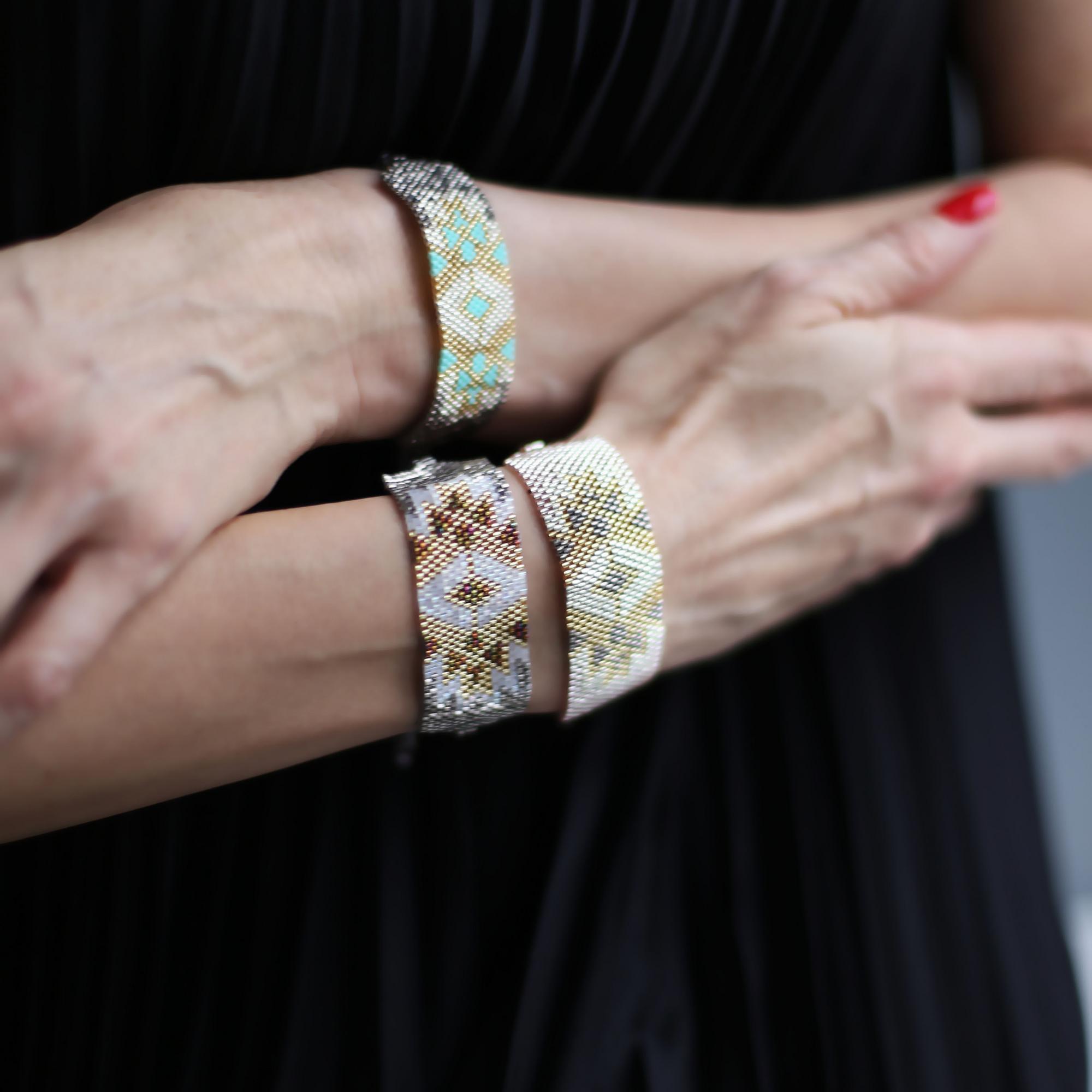 Браслет из бисера 3P601