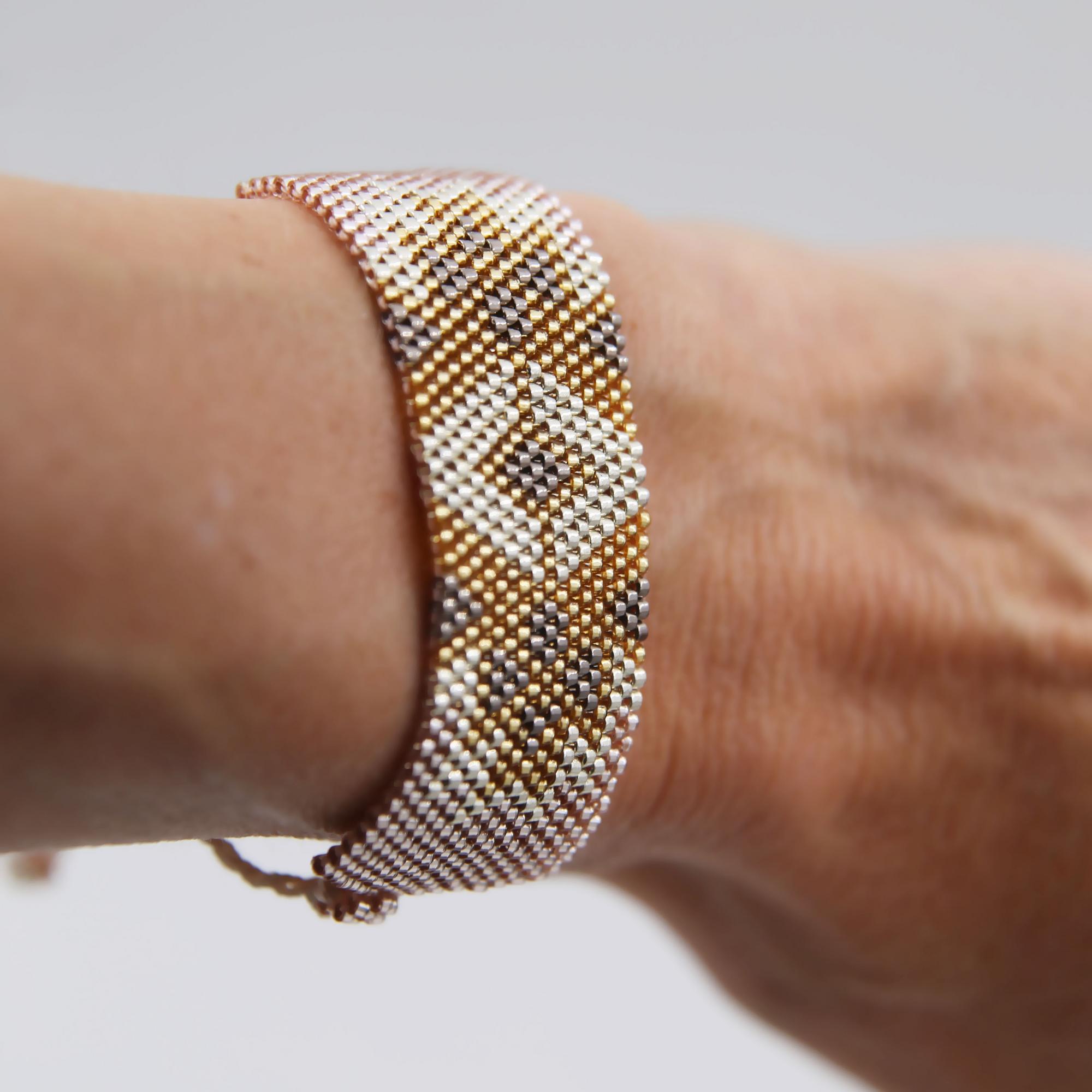 Браслет из бисера 3P461