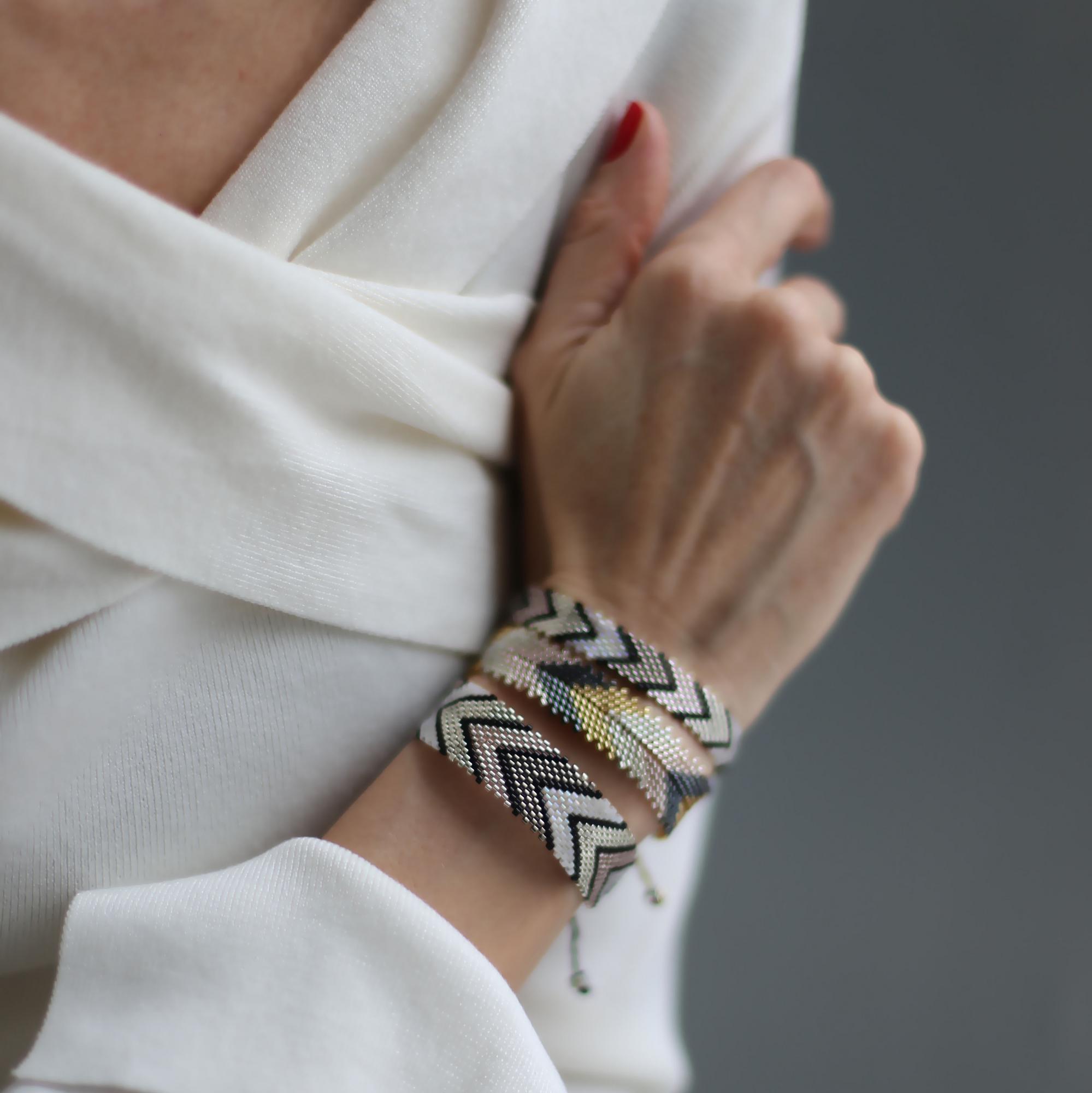 Браслет из бисера 3P405