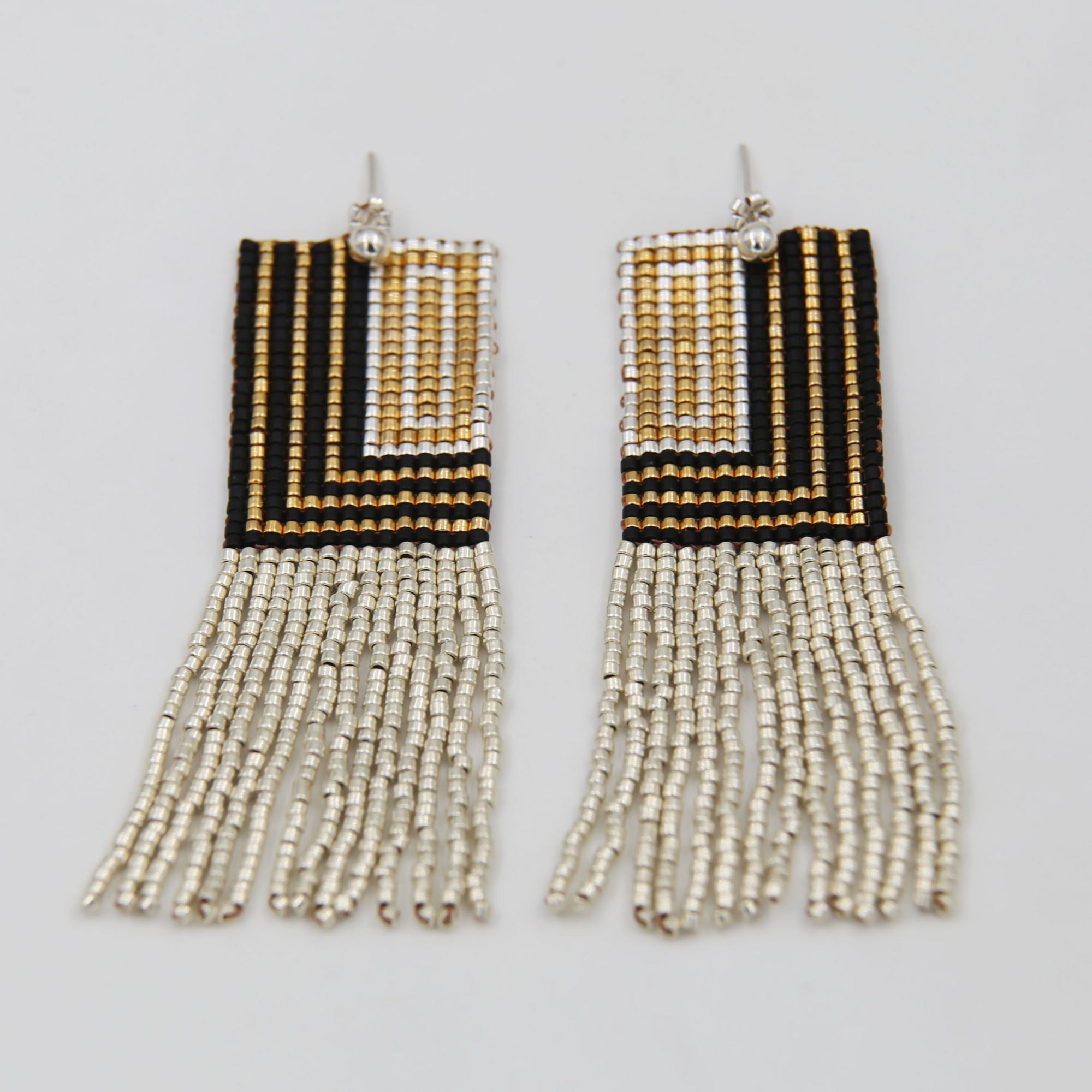 Серьги из бисера с серебряной бахромой 1P2518