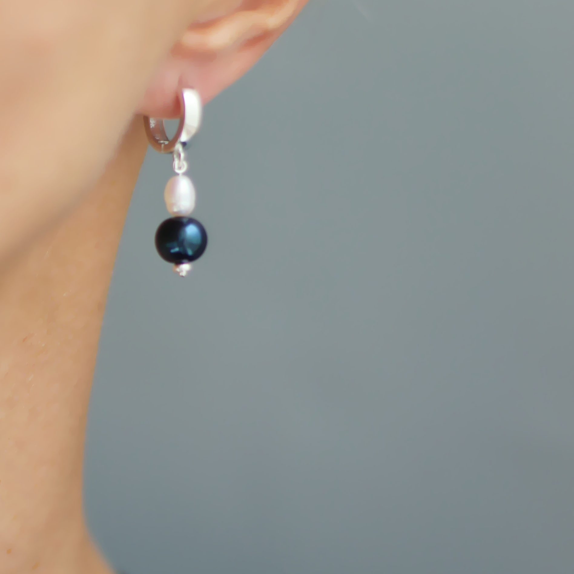 Серьги с темным и белым жемчугом 1P2528-1