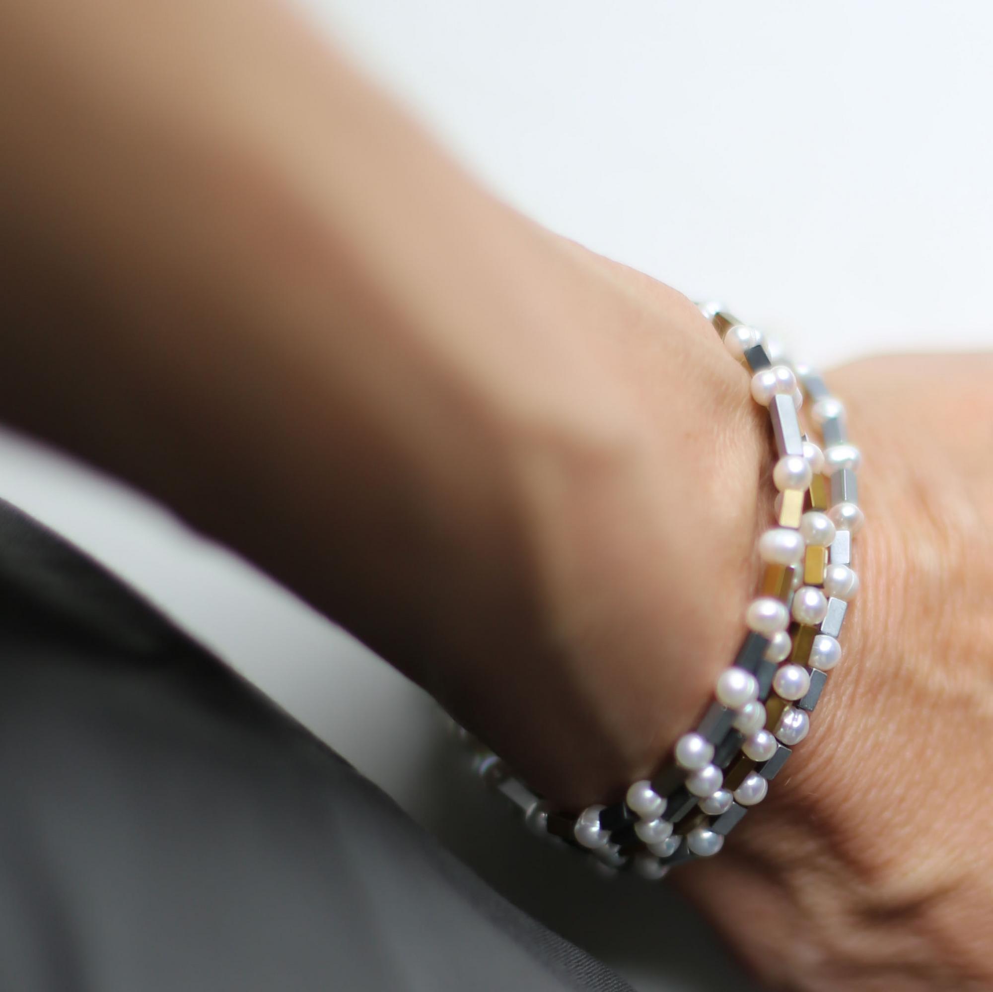 Браслет из гематита и жемчуга 3P610