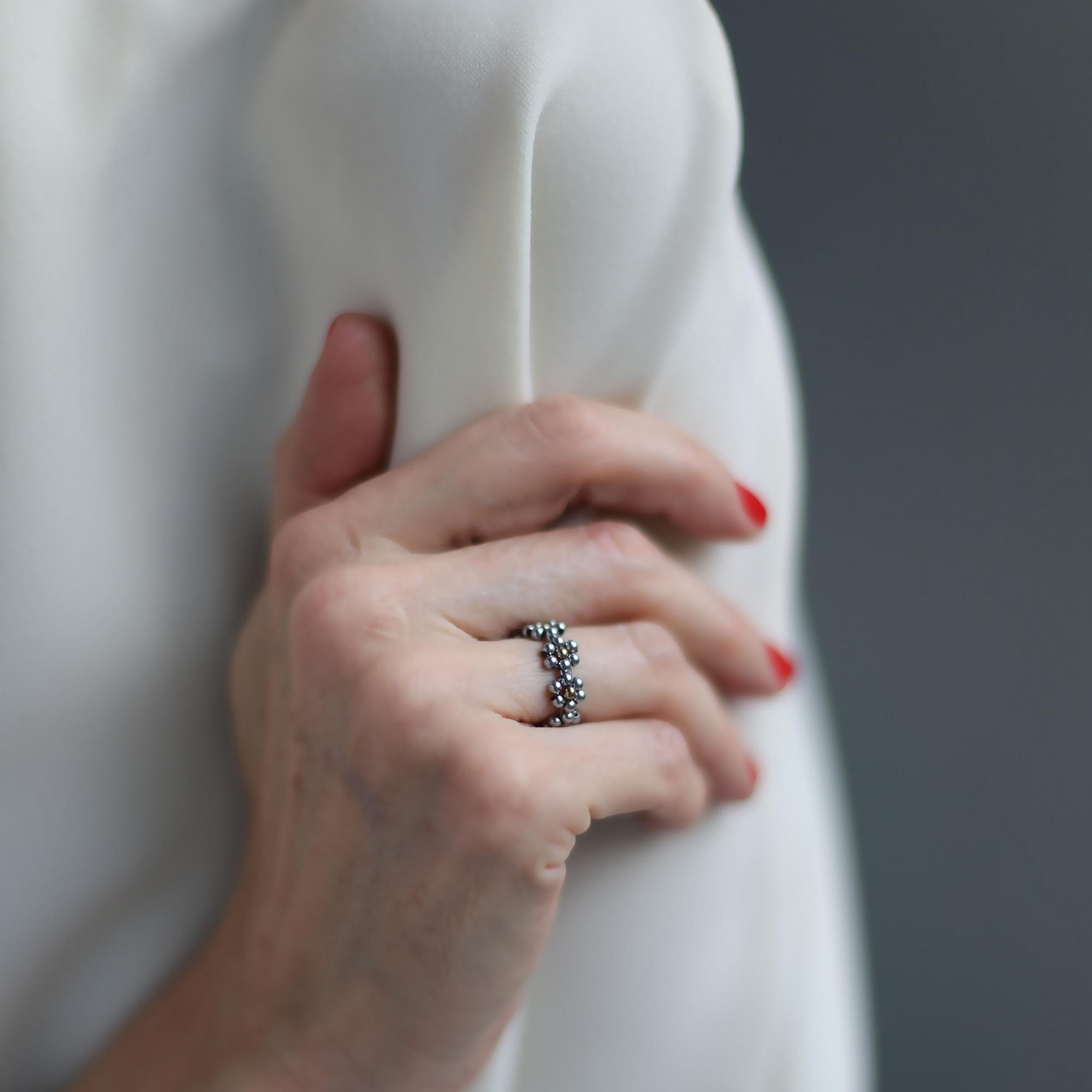 Кольцо из гематита 2P1206