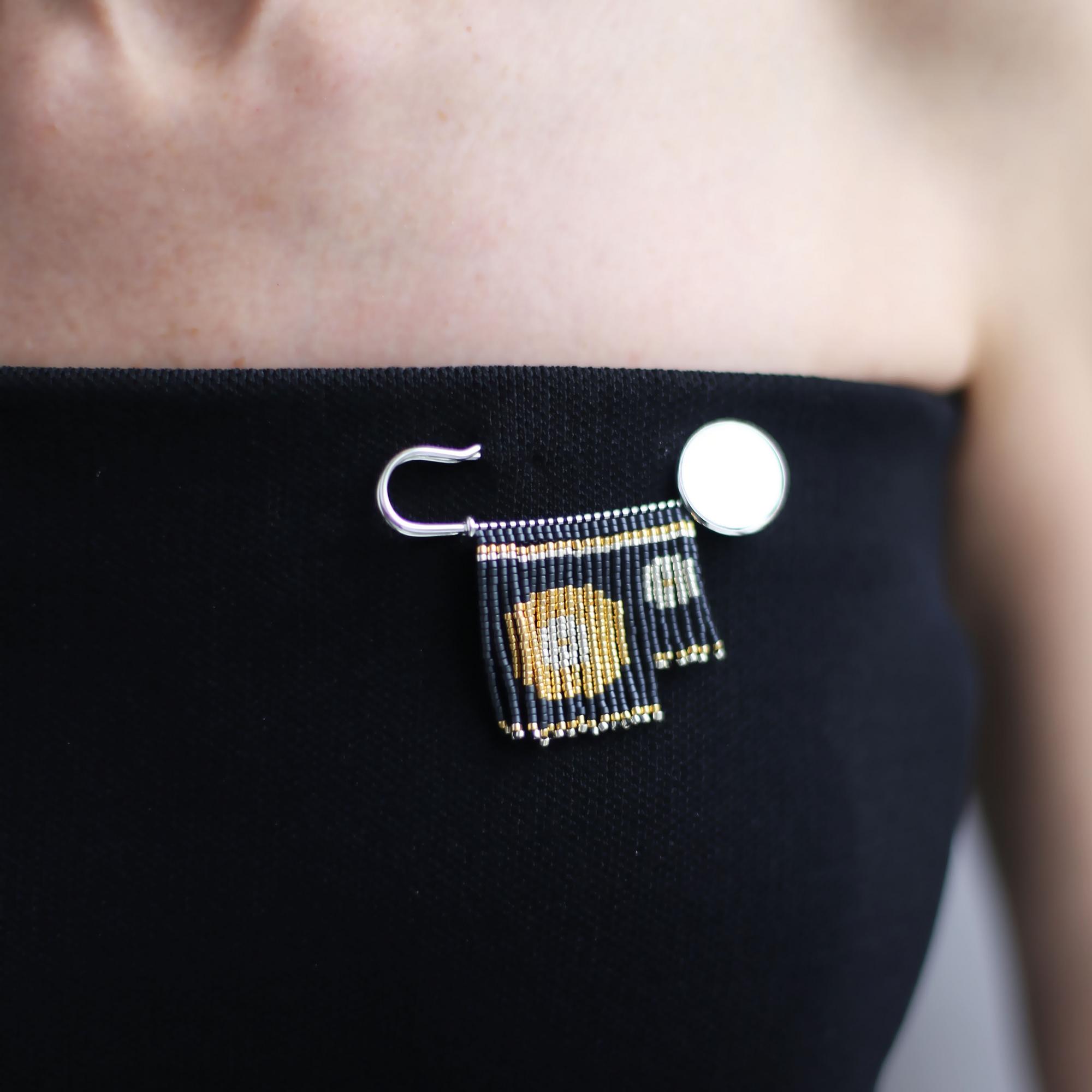 Брошь-булавка с бахромой из бисера 7P22