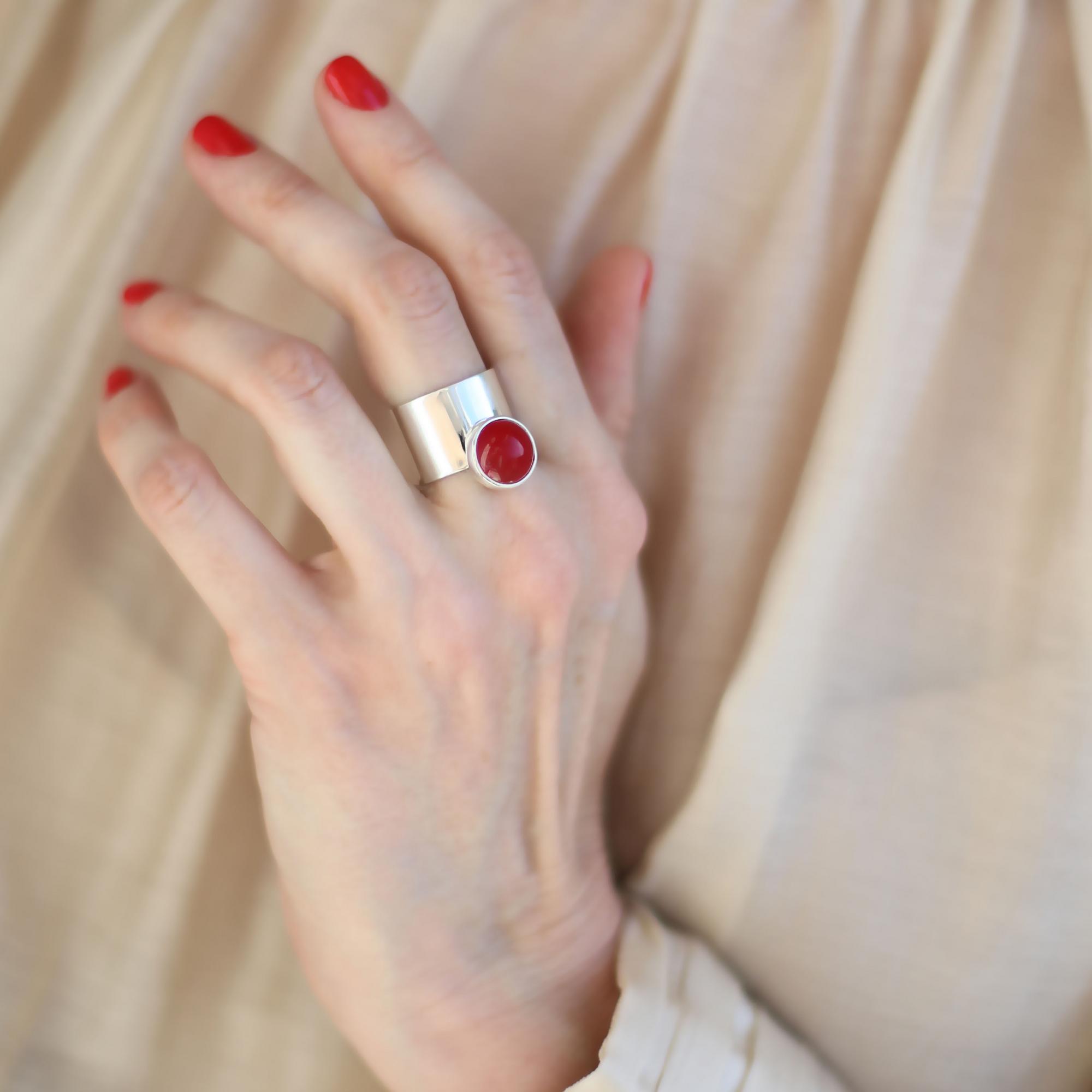 Кольцо с красным агатом 2P1221