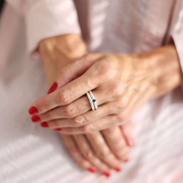 Узкое колечко с цирконом 2P30