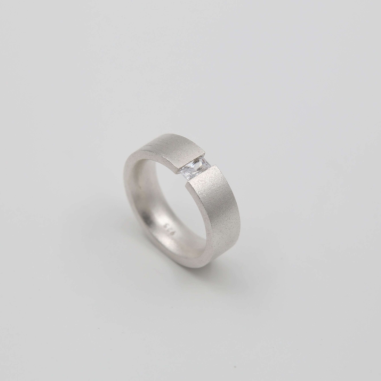 Широкое колечко с цирконом 2P31