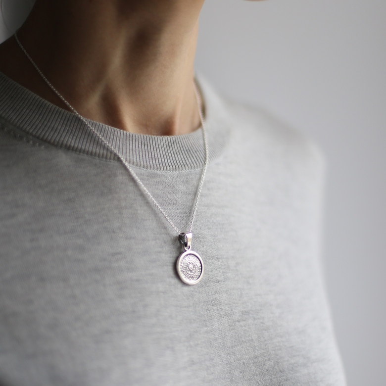 Серебряная подвеска Календарь ацтеков малый 4P108