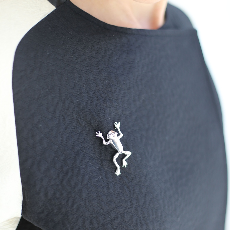 Серебряная брошь "Лягушка" 7P10