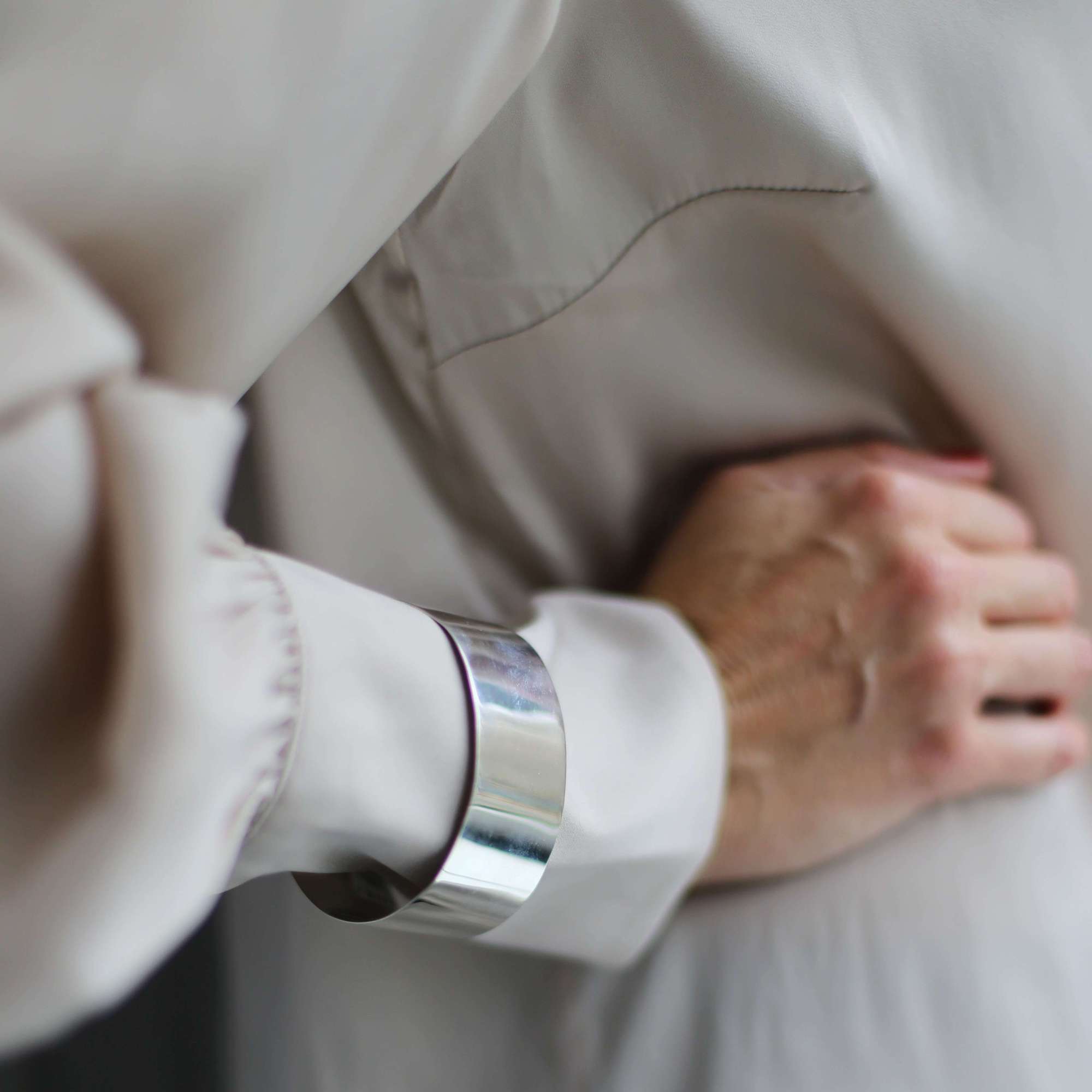 Широкий глянцевый серебряный браслет 3P118-1