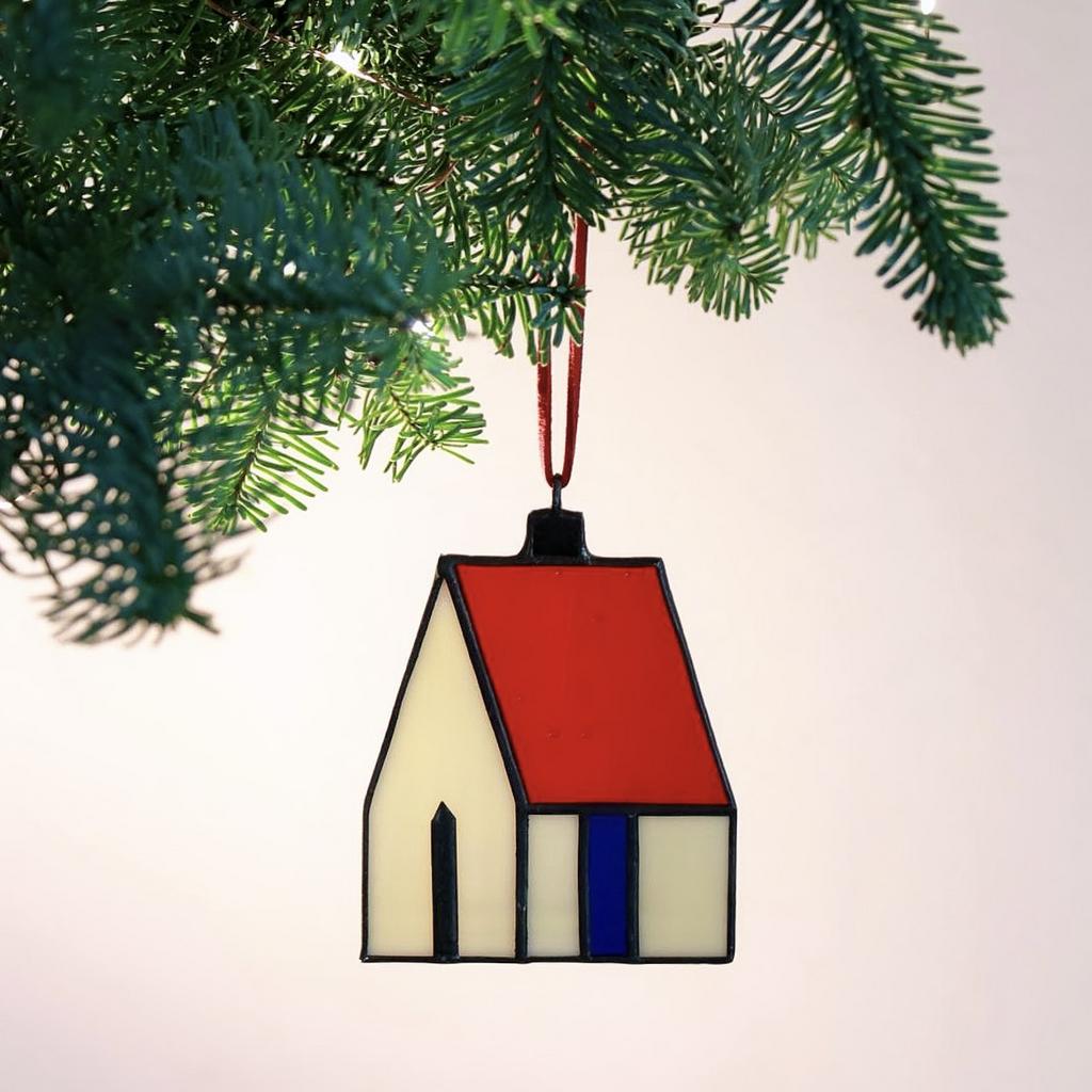 Домик красный