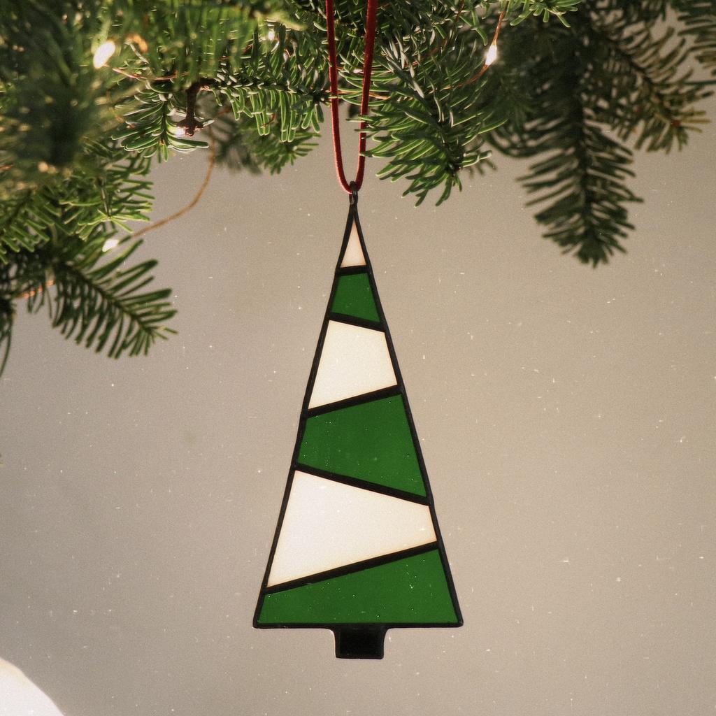 Елка бело зеленая