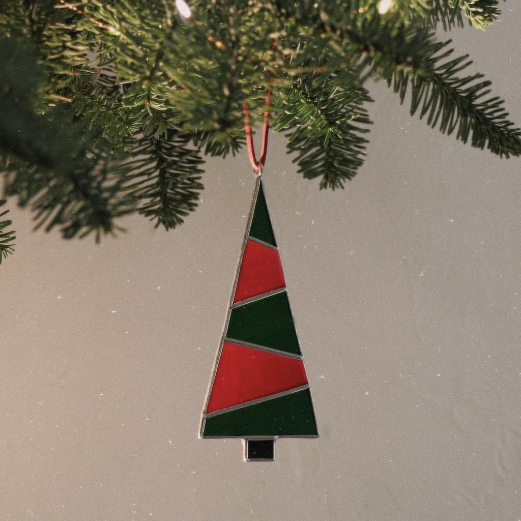 Елка зелено красная