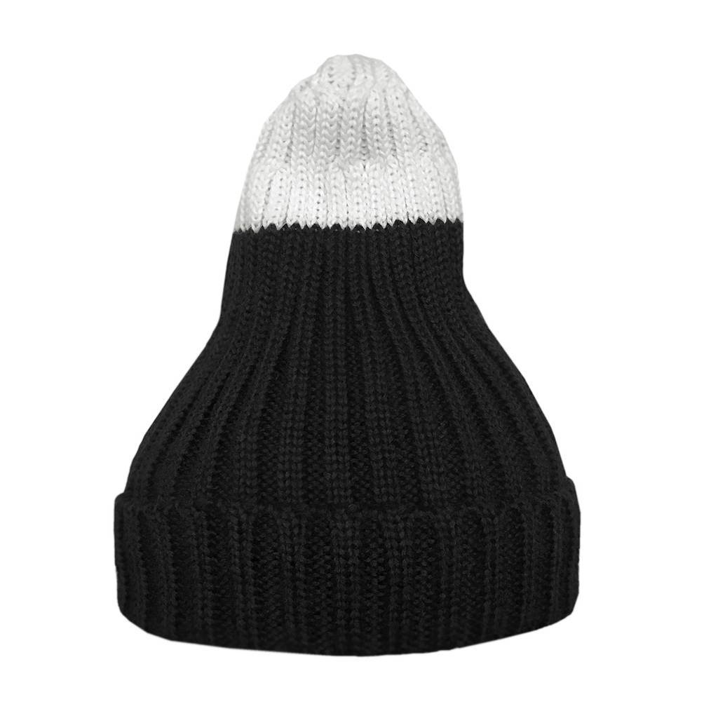 Шапка утеплённая чёрная/ молочно-белый