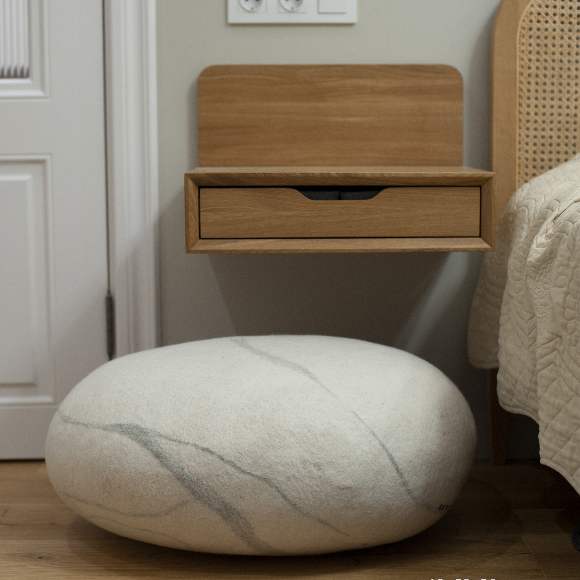 Пуф-камень "Белый дзен"