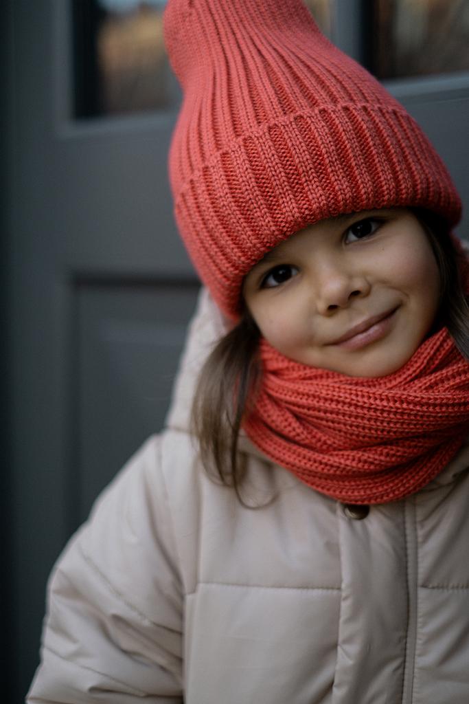 Шапка коралловая