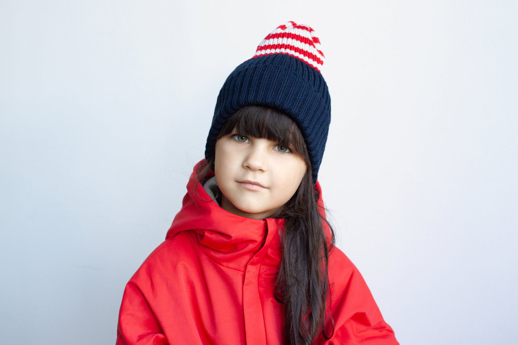 Шапка темно-синяя с красными полосками