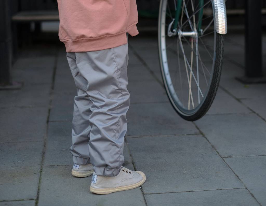 Брюки из плащёвки серые