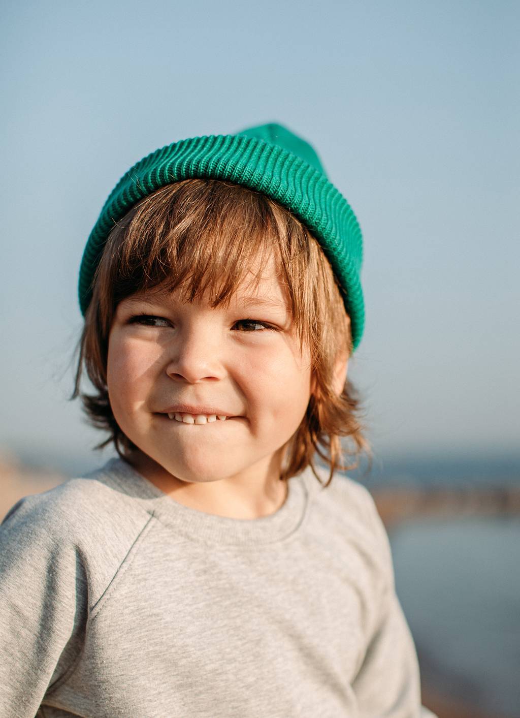 Хлопковая шапка ярко-зеленая