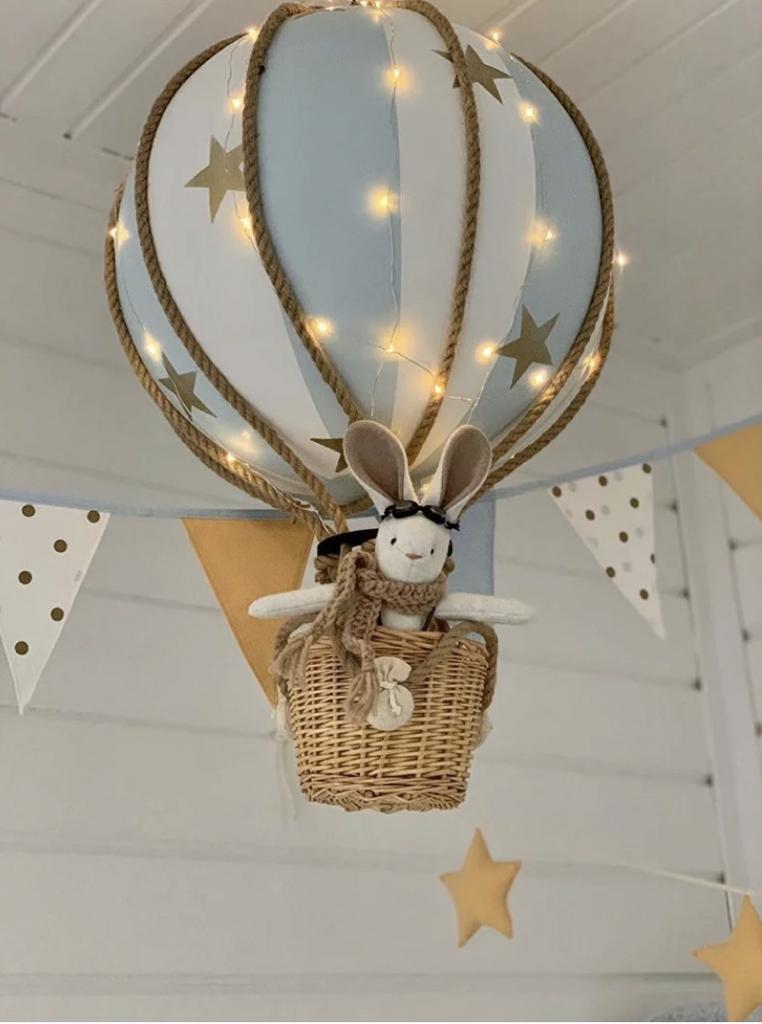 Монгольфьер голубой со звездами и гирляндой