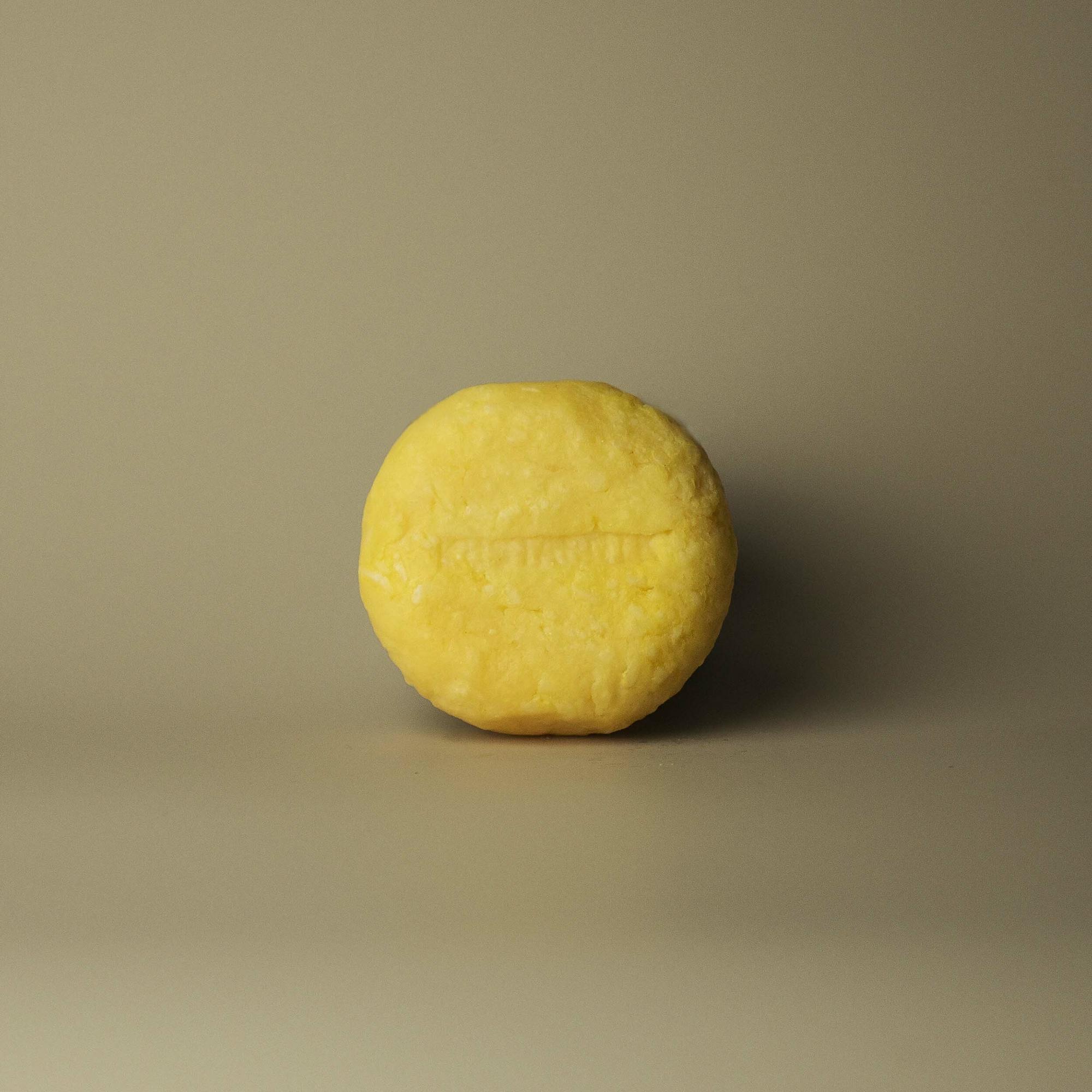 ТВЕРДЫЙ ШАМПУНЬ #93 ЧЕРНАЯ СМОРОДИНА / АПЕЛЬСИН / АМБРА, 100г